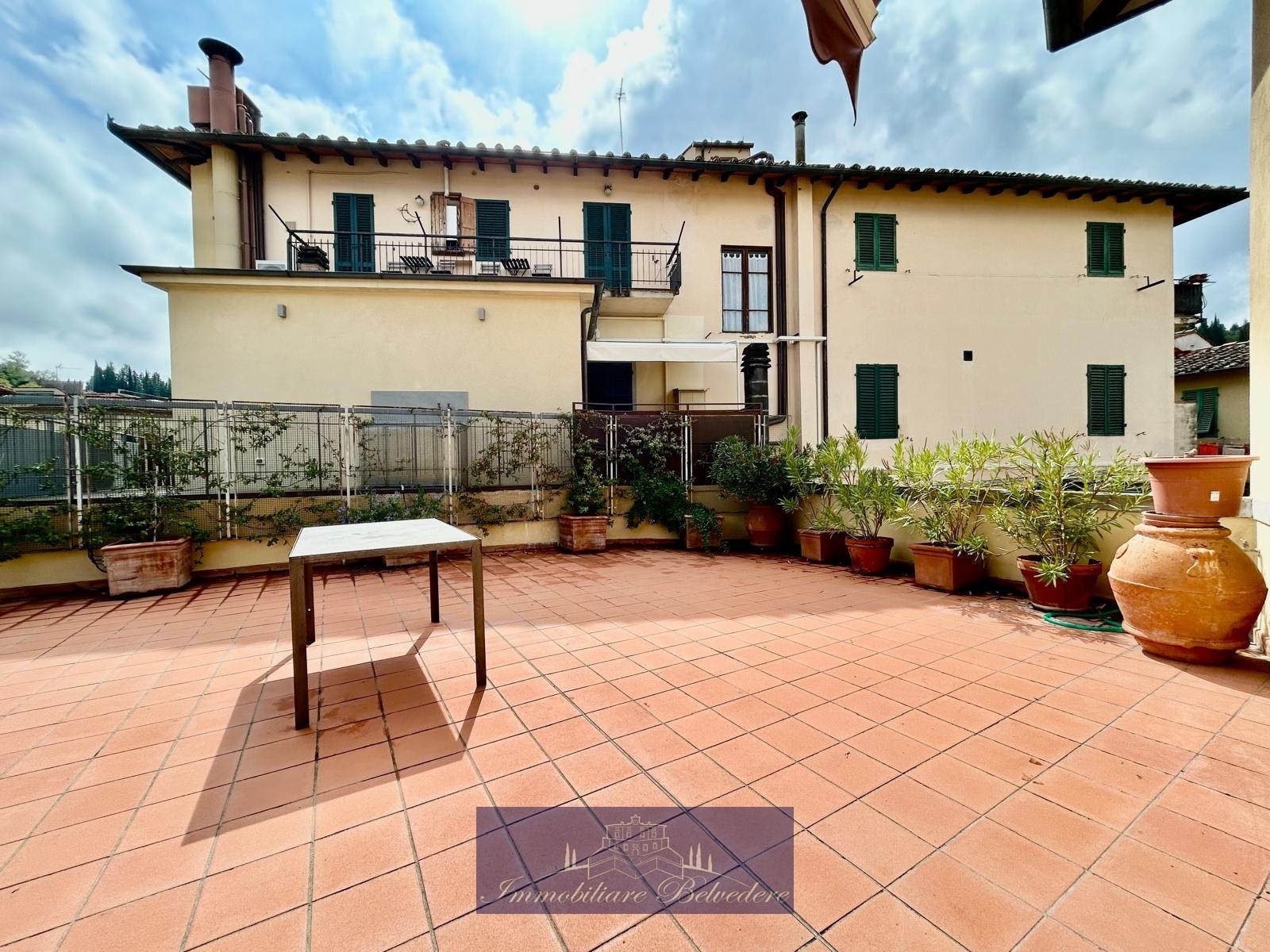 Appartamento con terrazzo in via domenico giuliotti, Greve in Chianti