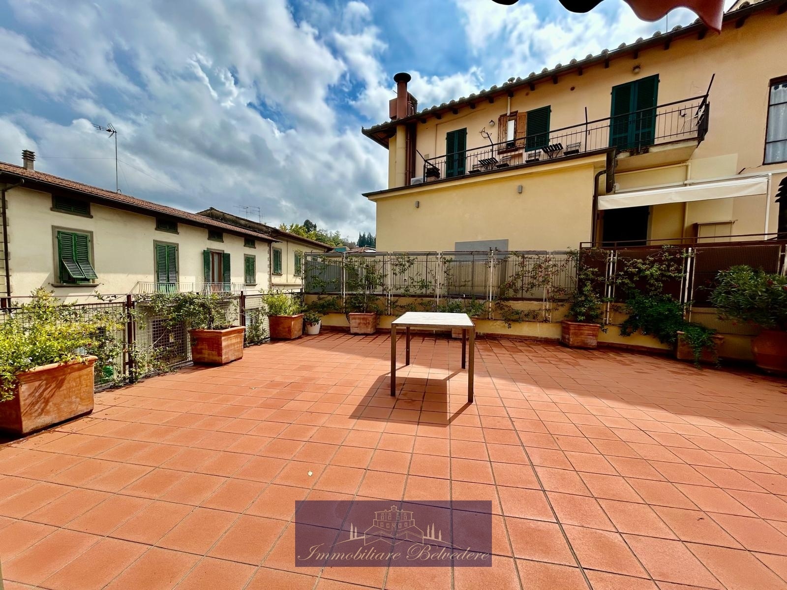 Appartamento con terrazzo in via domenico giuliotti, Greve in Chianti