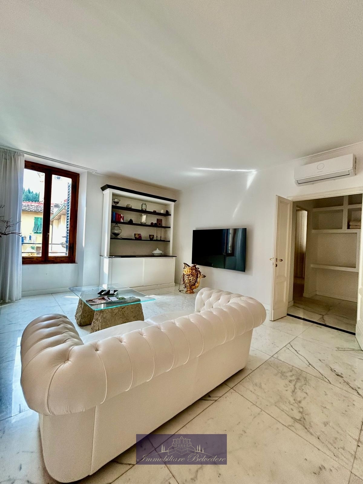 Appartamento con terrazzo in via domenico giuliotti, Greve in Chianti