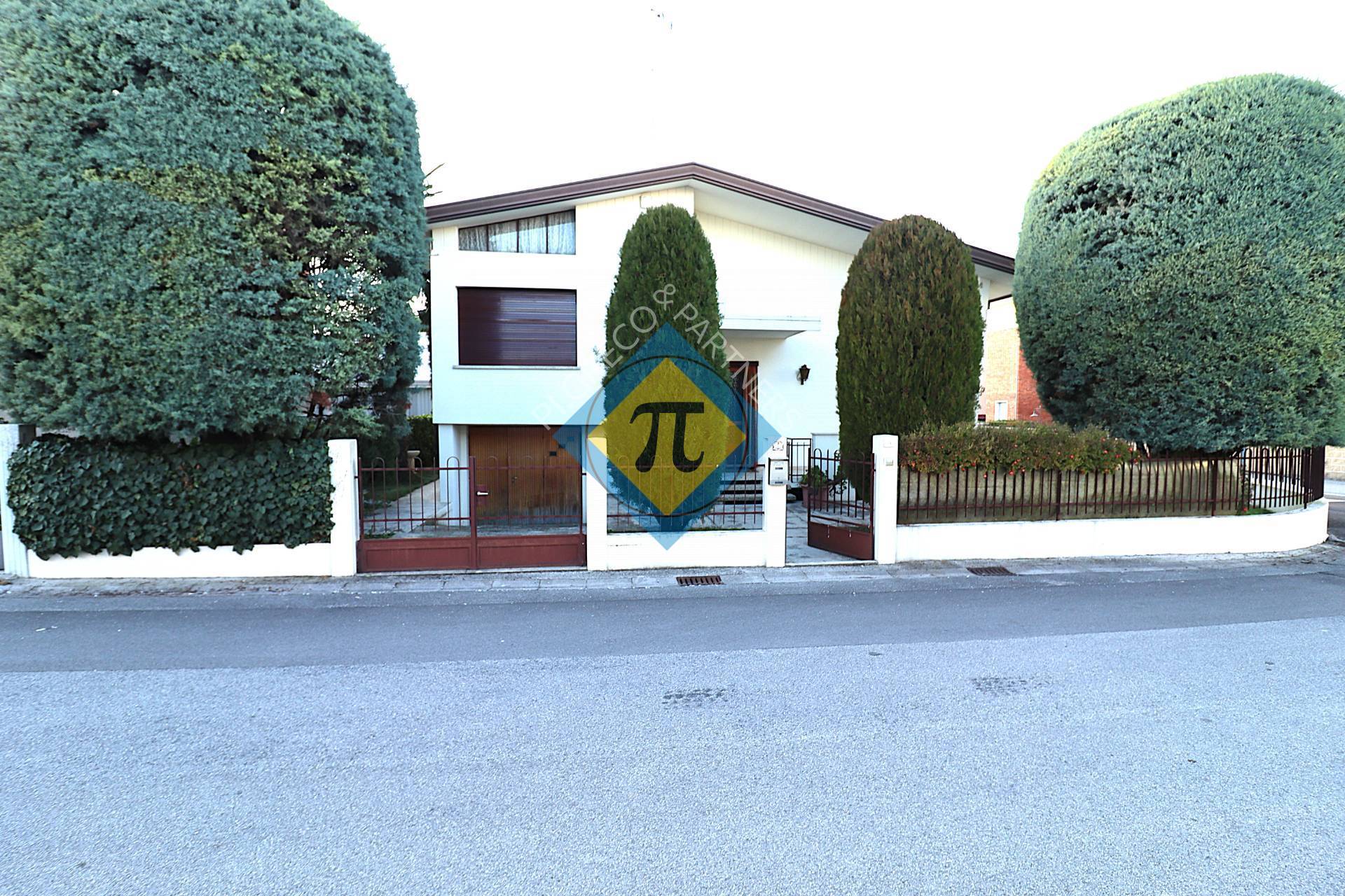 Villa in vendita a Pordenone, Borgomeduna