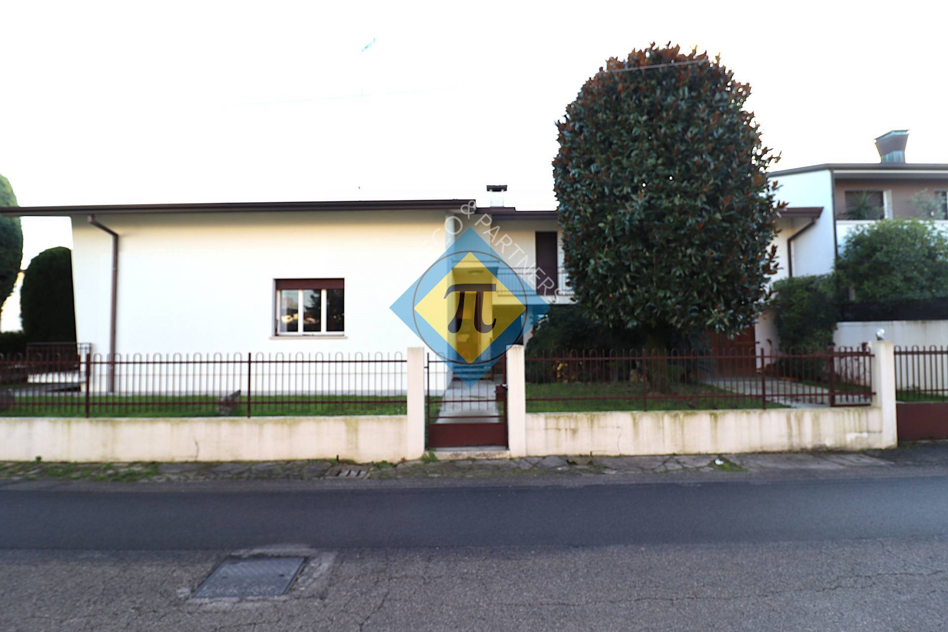 Villa in vendita a Pordenone, Borgomeduna