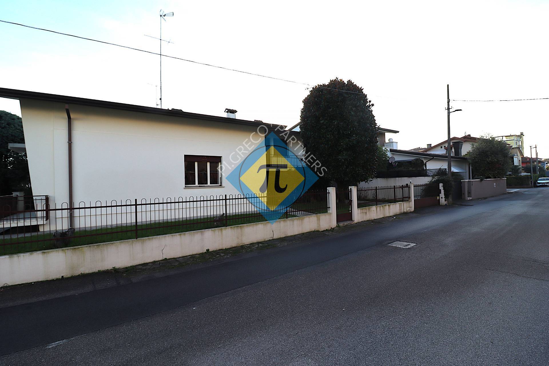 Villa in vendita a Pordenone, Borgomeduna