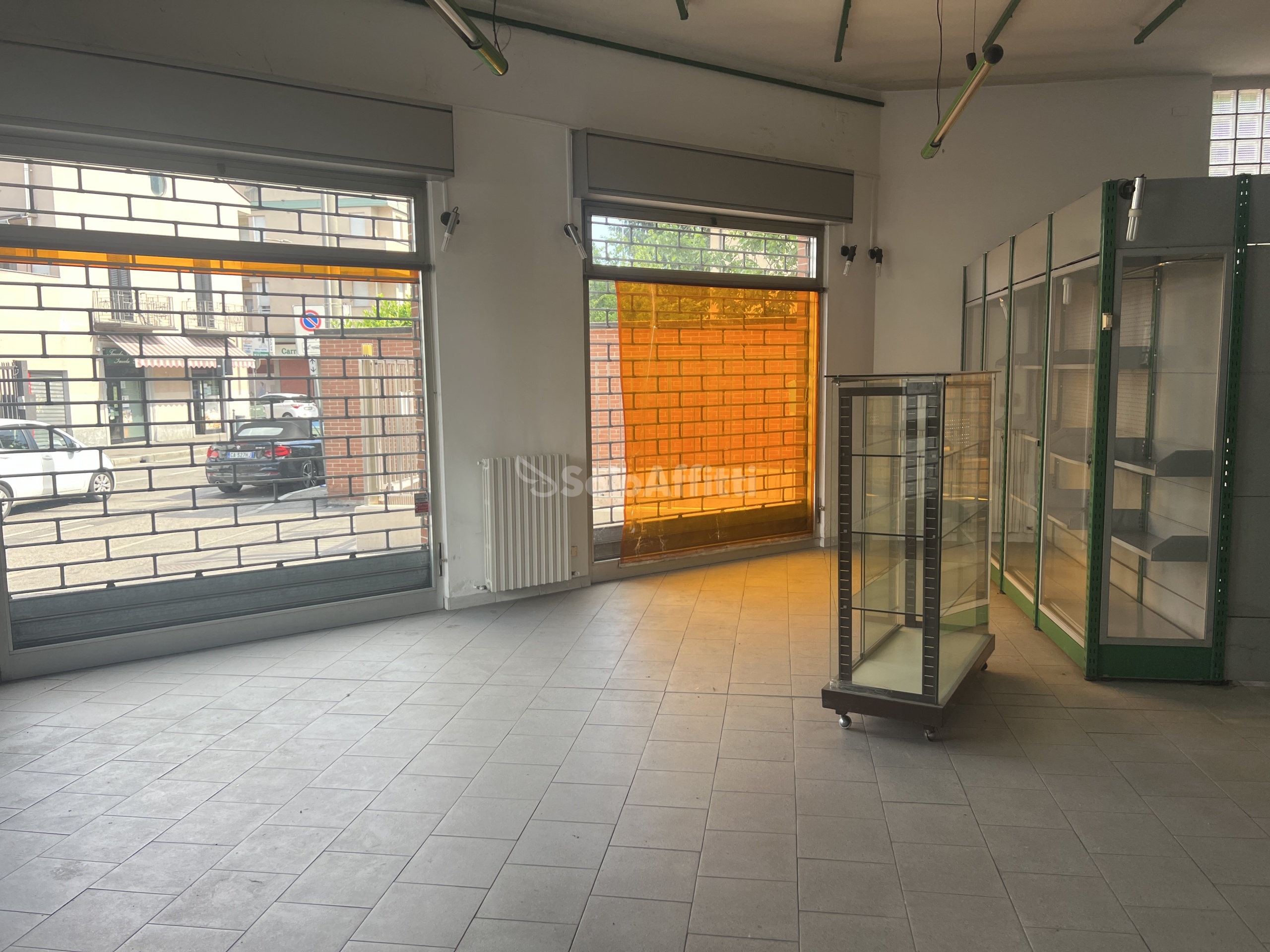 Locale commerciale in affitto in via nazario sauro snc, Baranzate