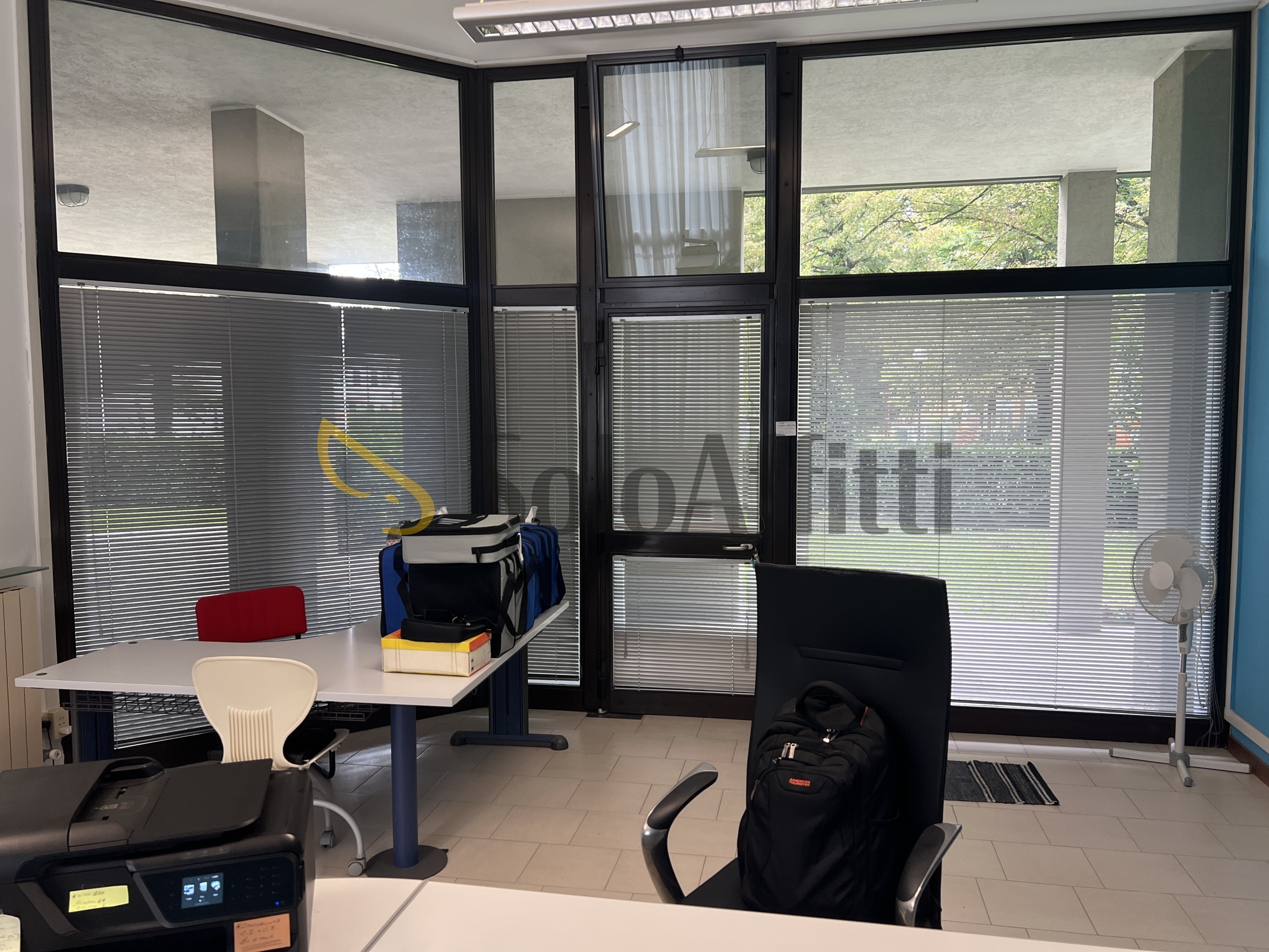 Locale commerciale in affitto in via g. b. busnelli 78, Saronno