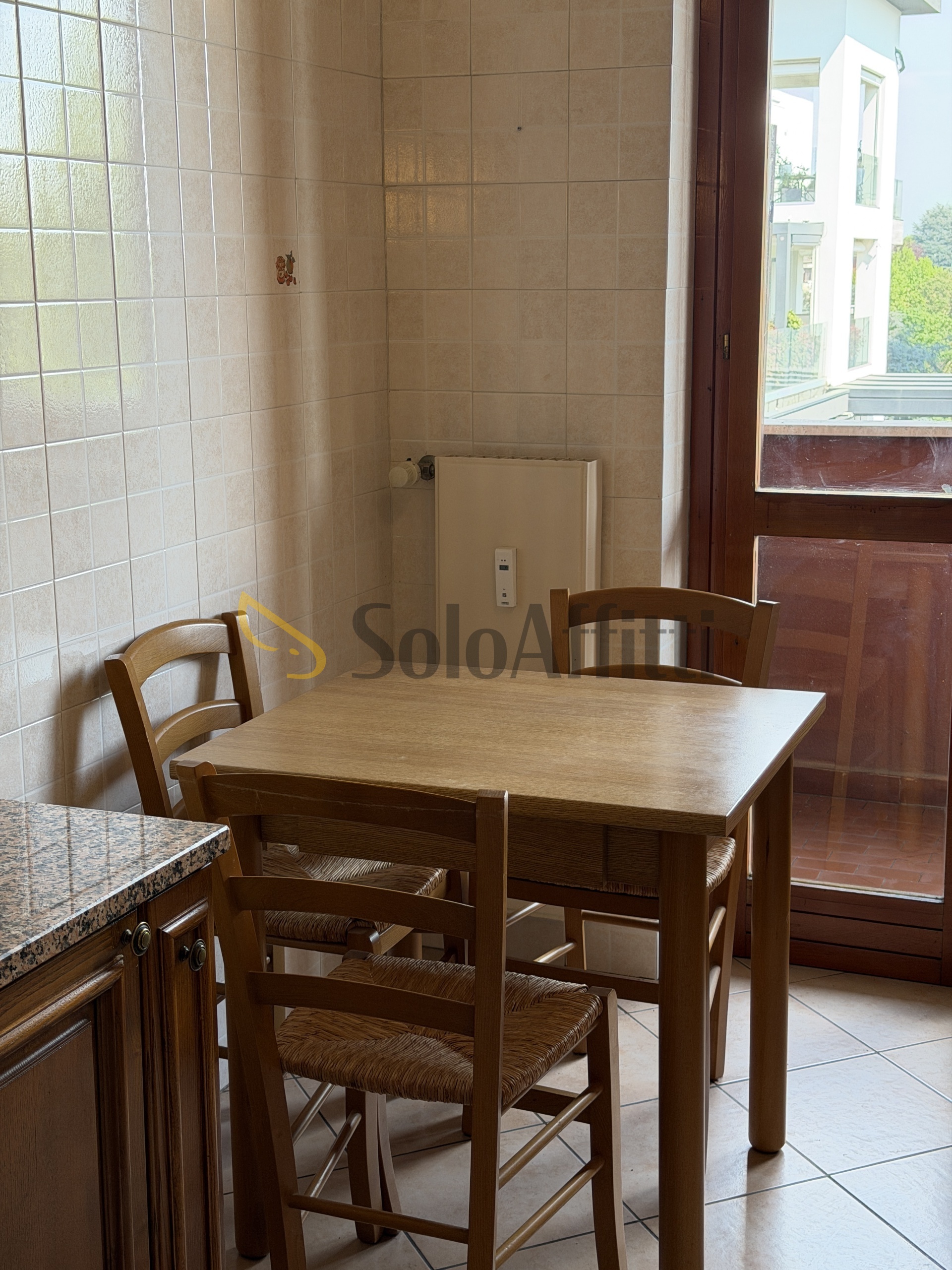 Trilocale con box in via monte grappa 23, Saronno