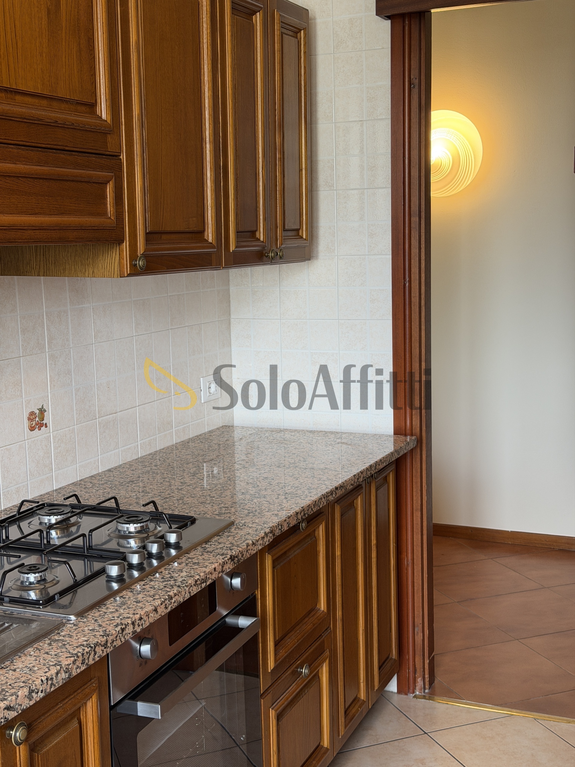 Trilocale con box in via monte grappa 23, Saronno