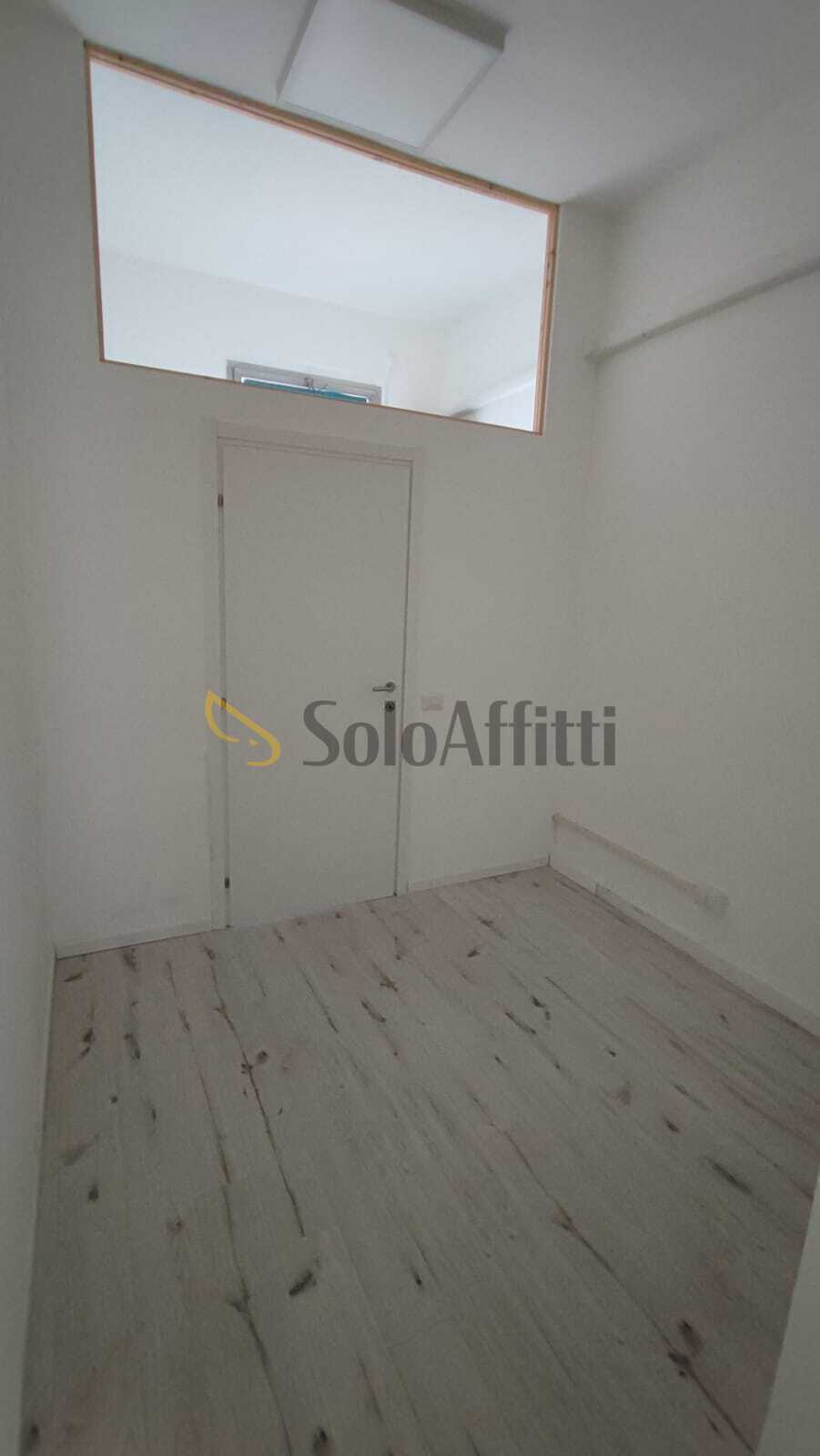 Locale commerciale da ristrutturare in piazzale caduti saronnesi 8, Saronno