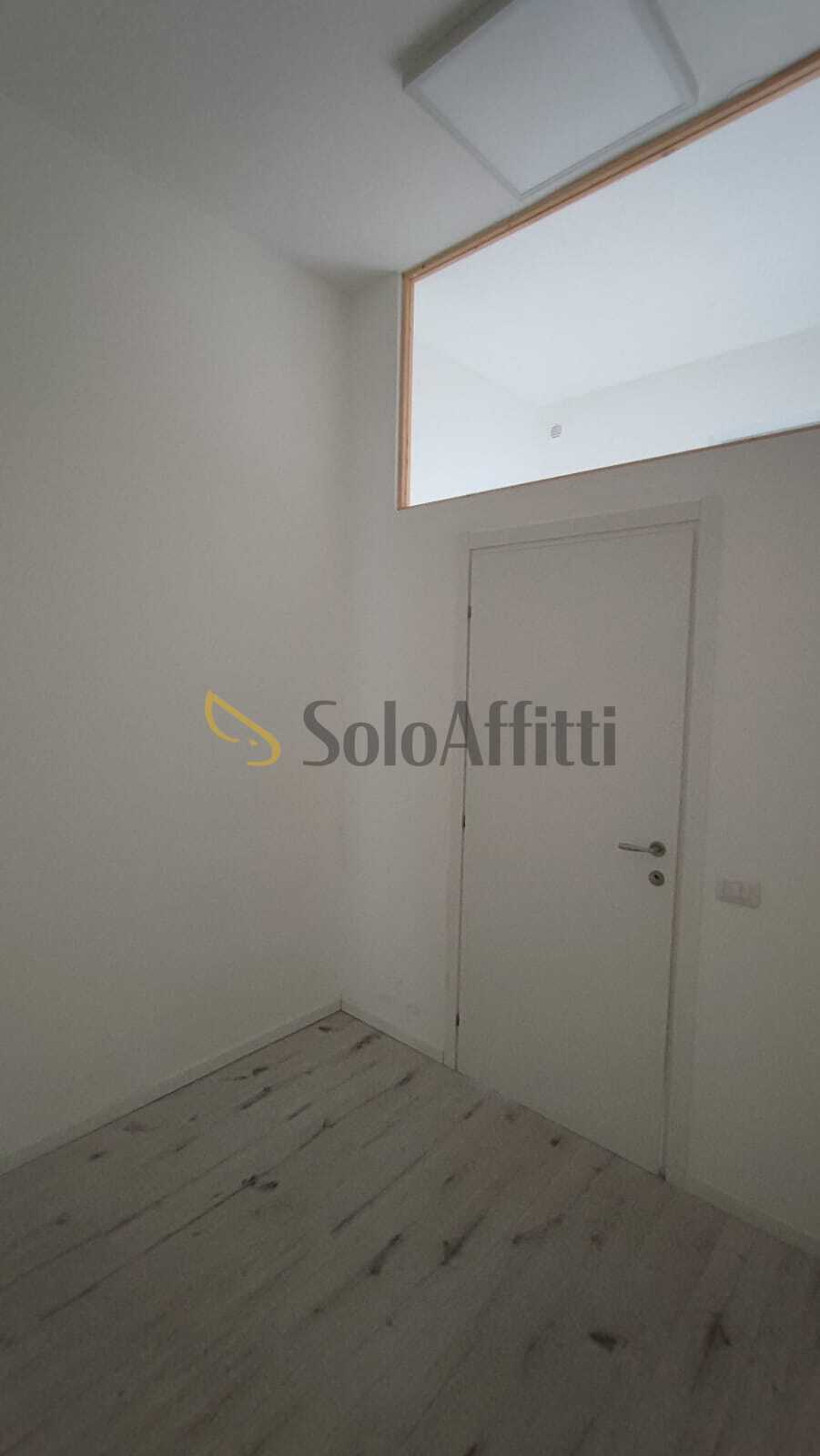 Locale commerciale da ristrutturare in piazzale caduti saronnesi 8, Saronno