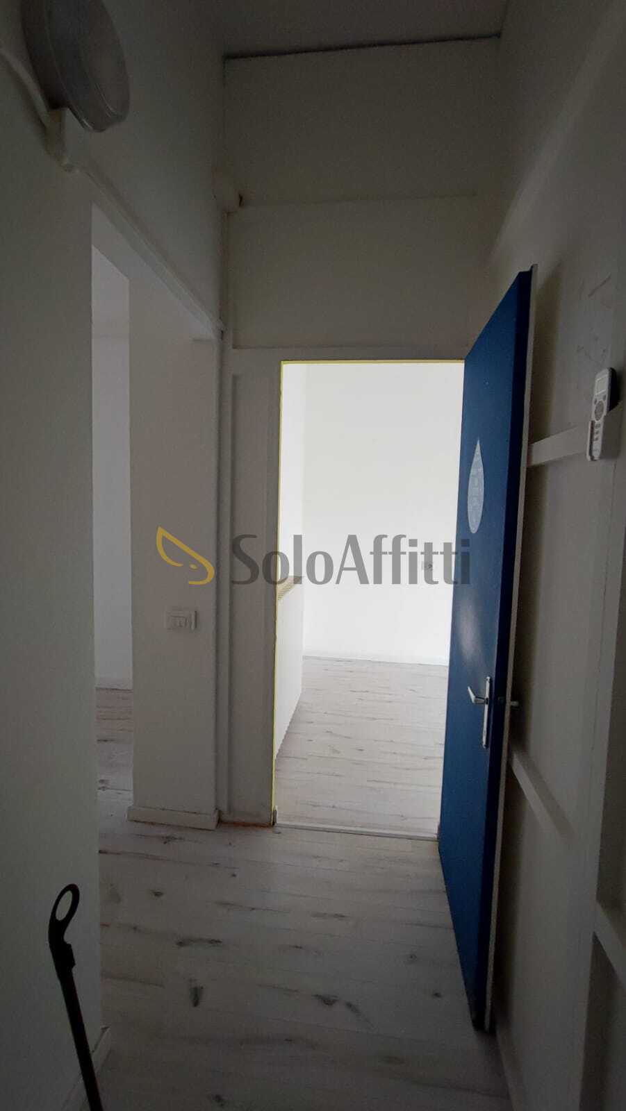 Locale commerciale da ristrutturare in piazzale caduti saronnesi 8, Saronno