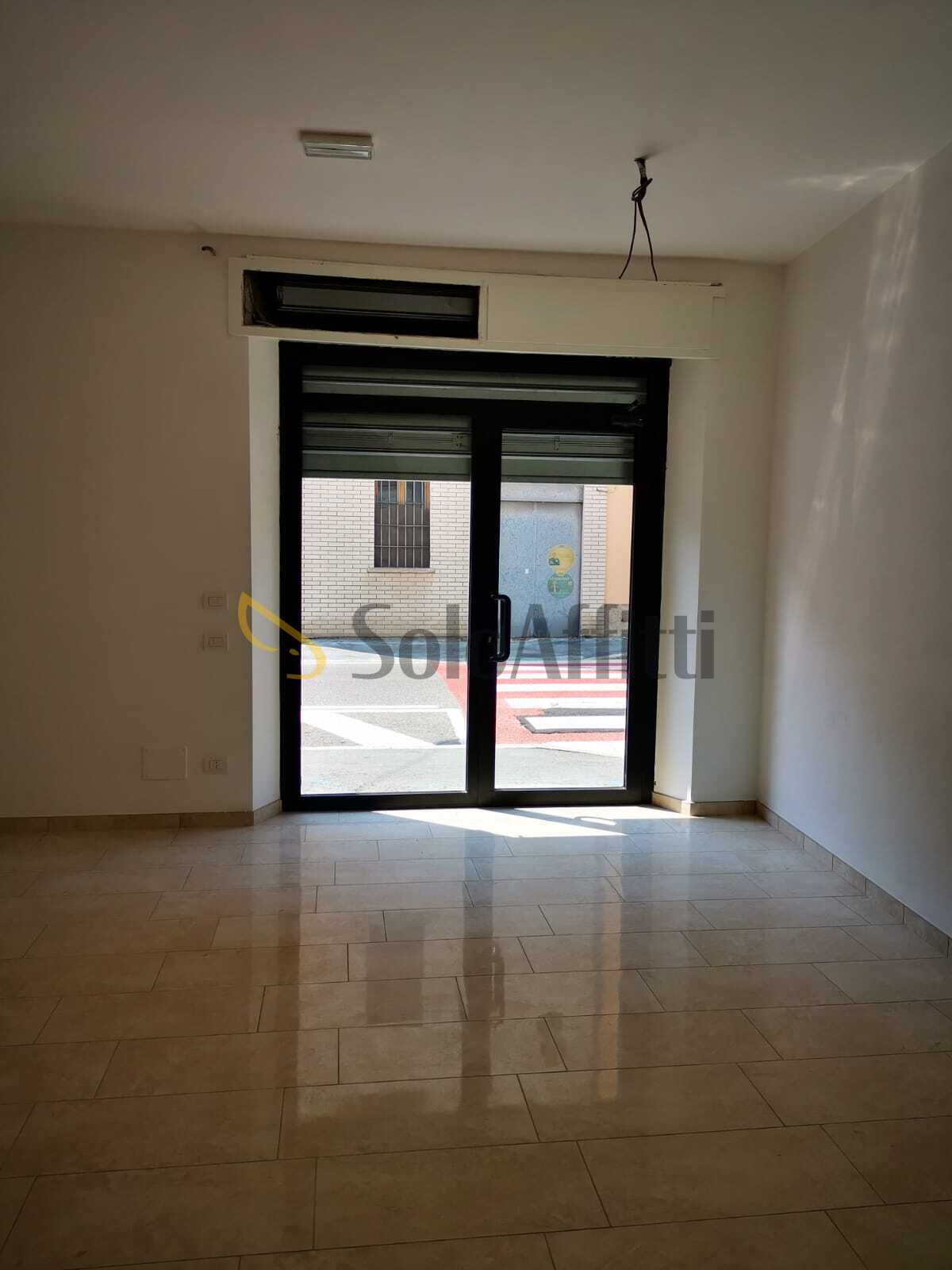 Locale commerciale in affitto in via guglielmo marconi 70, Saronno