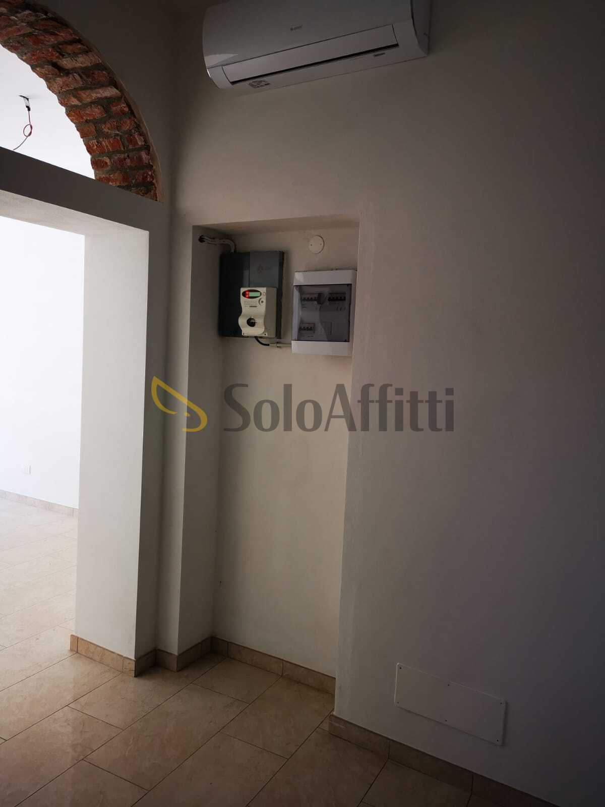 Locale commerciale in affitto in via guglielmo marconi 70, Saronno