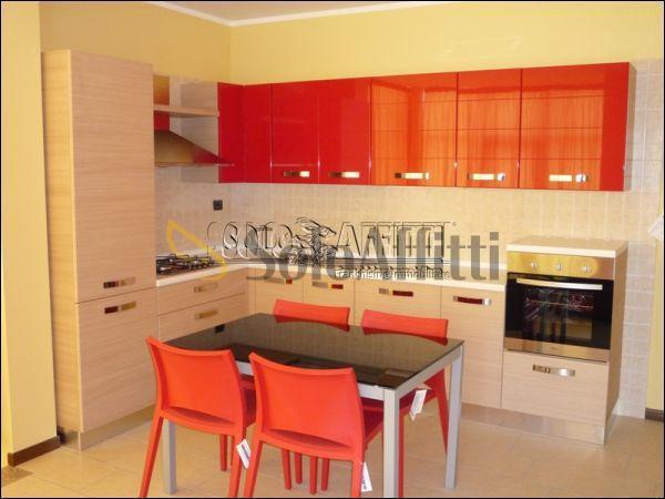 Bilocale con terrazzo in via carcano 160, Caronno Pertusella