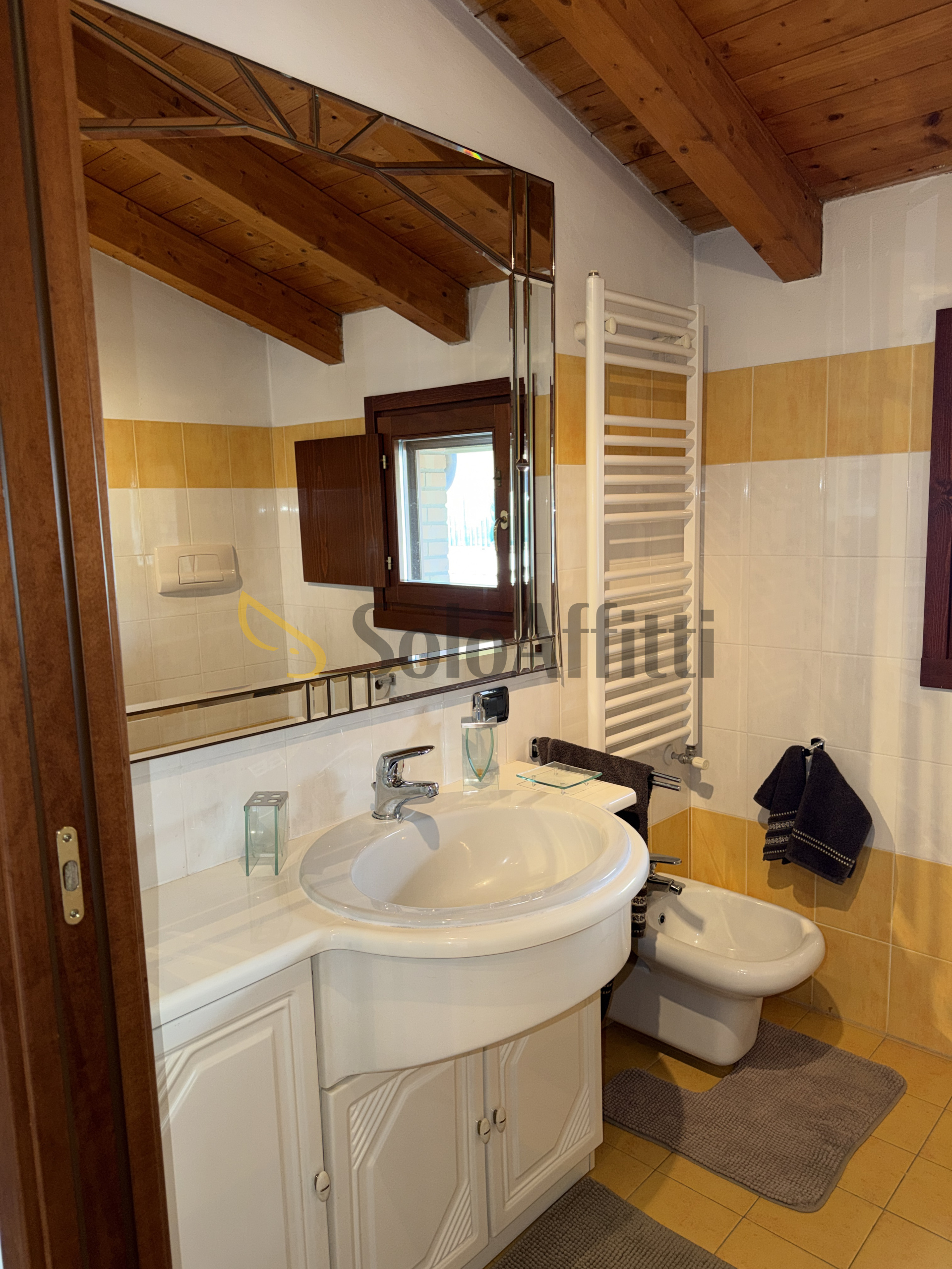 Trilocale con terrazzo in via don pino ballabio 154, Caronno Pertusella