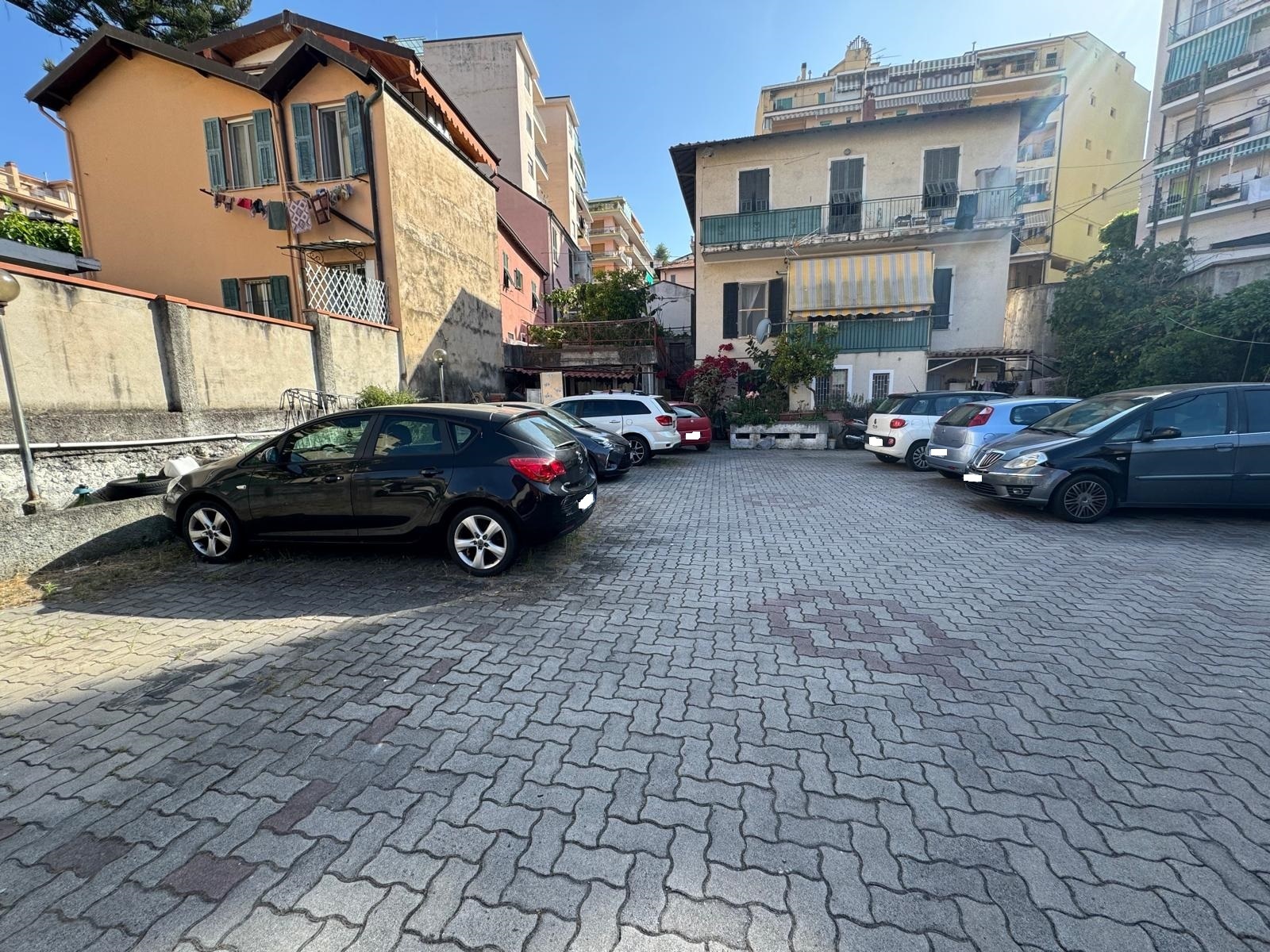 Posto auto scoperto in vendita in corso degli inglesi 206, San Remo