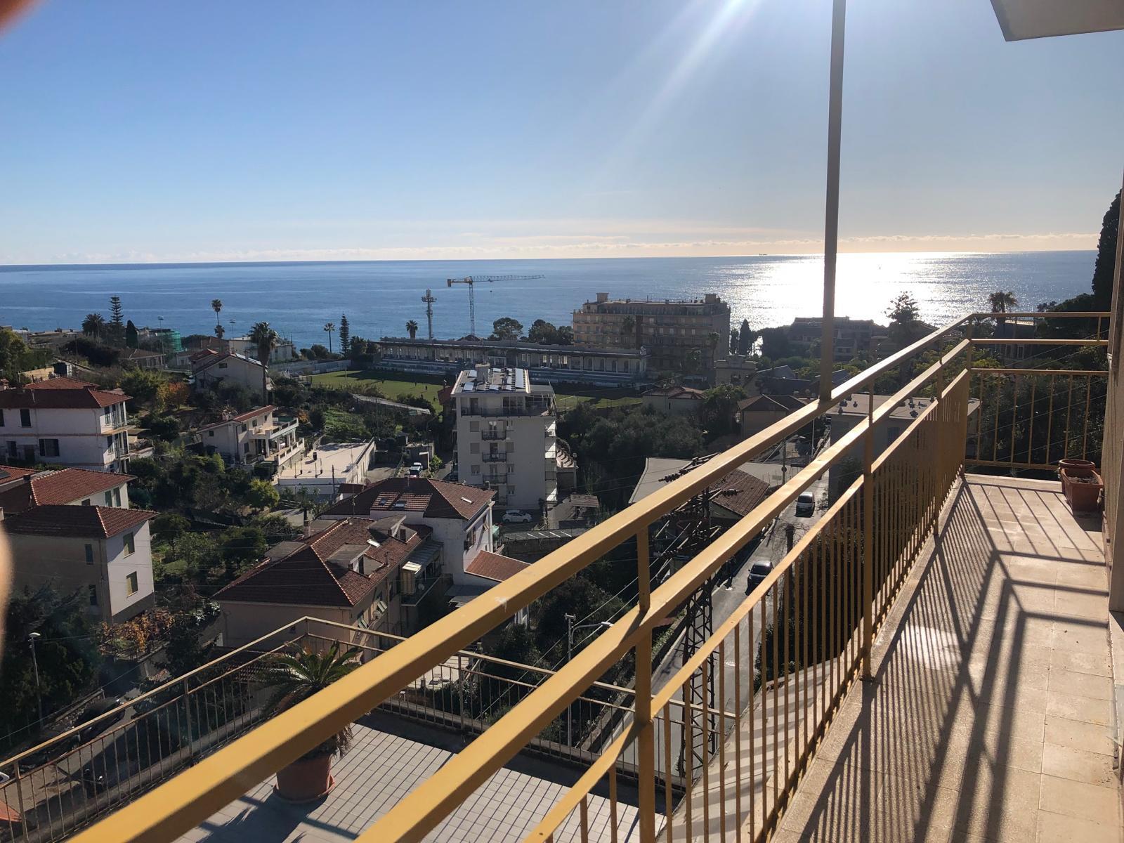Attico vista mare in via val d'olivi 31, San Remo