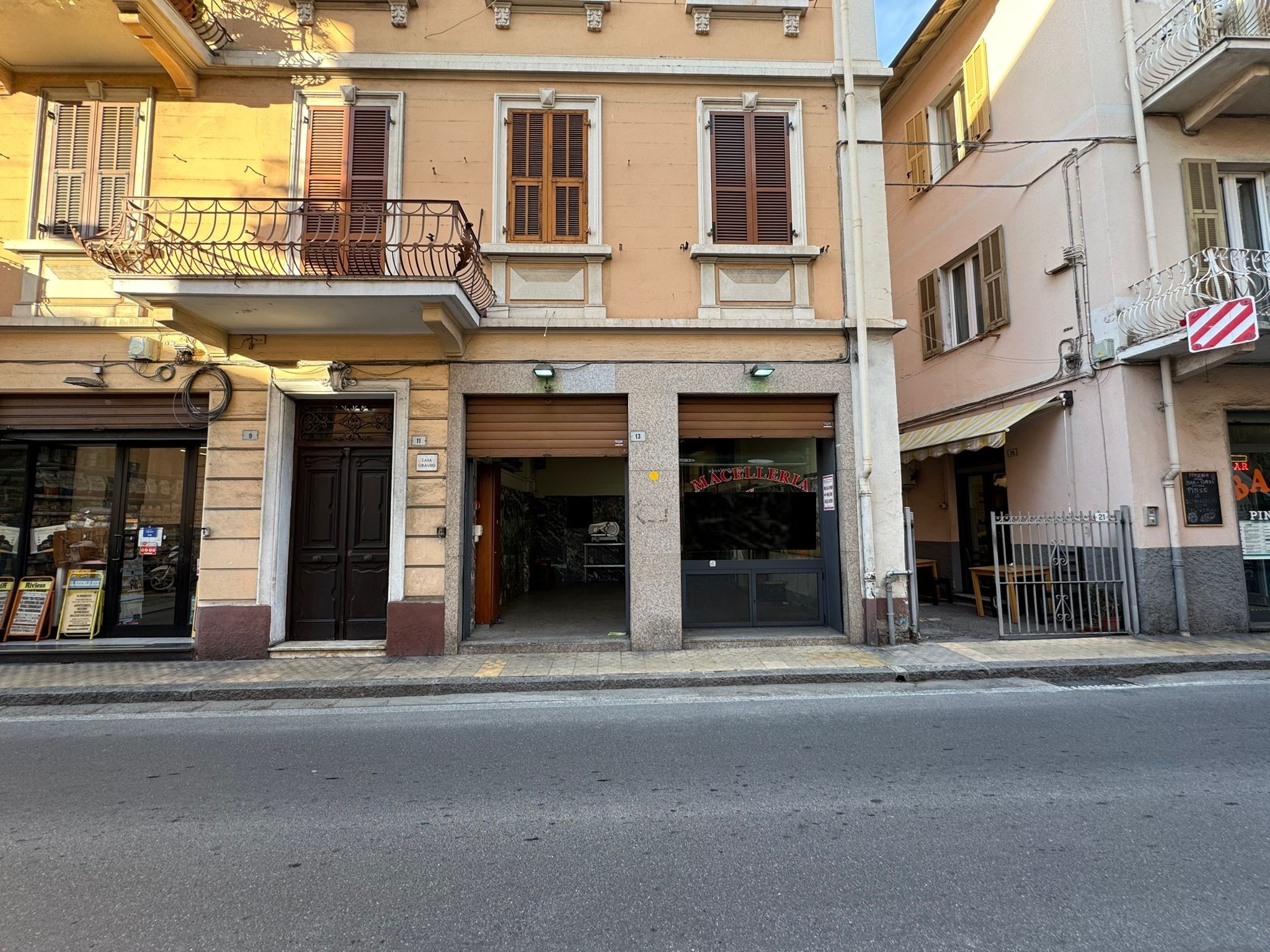 Locale commerciale da ristrutturare in via lamarmora 13, San Remo