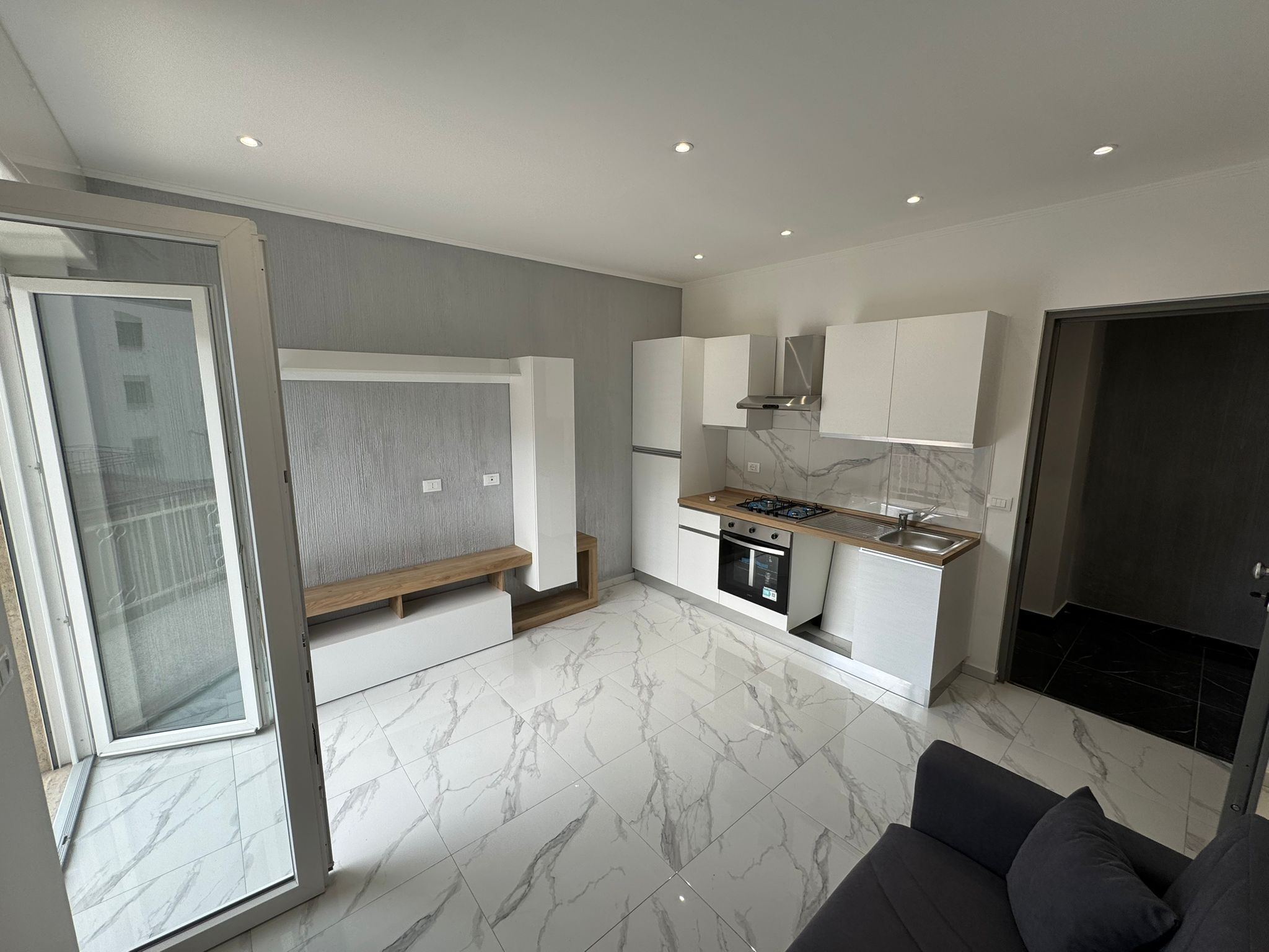 Bilocale con terrazzo in strada san martino 86, San Remo