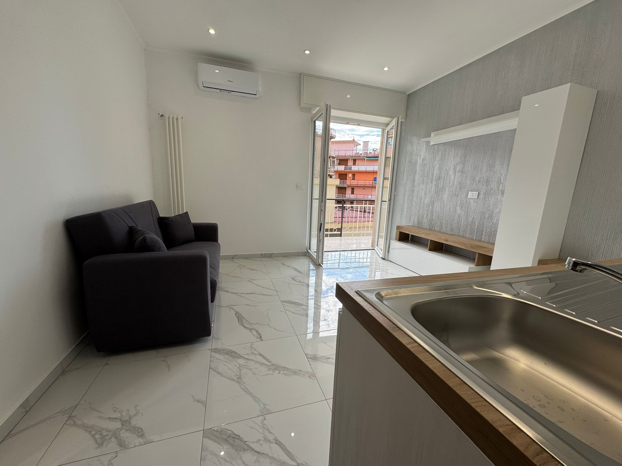 Bilocale con terrazzo in strada san martino 86, San Remo