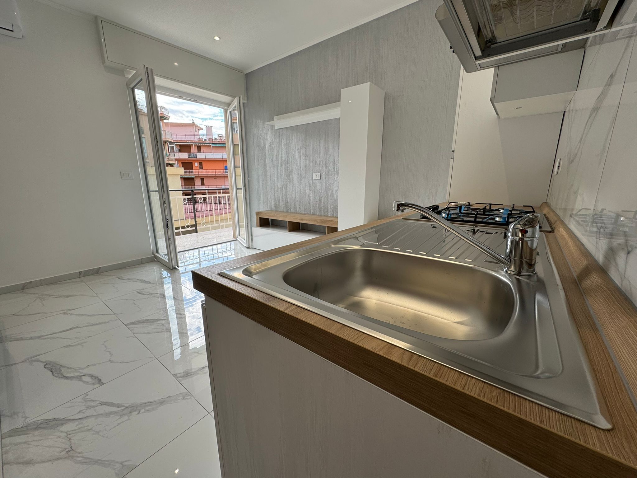 Bilocale con terrazzo in strada san martino 86, San Remo