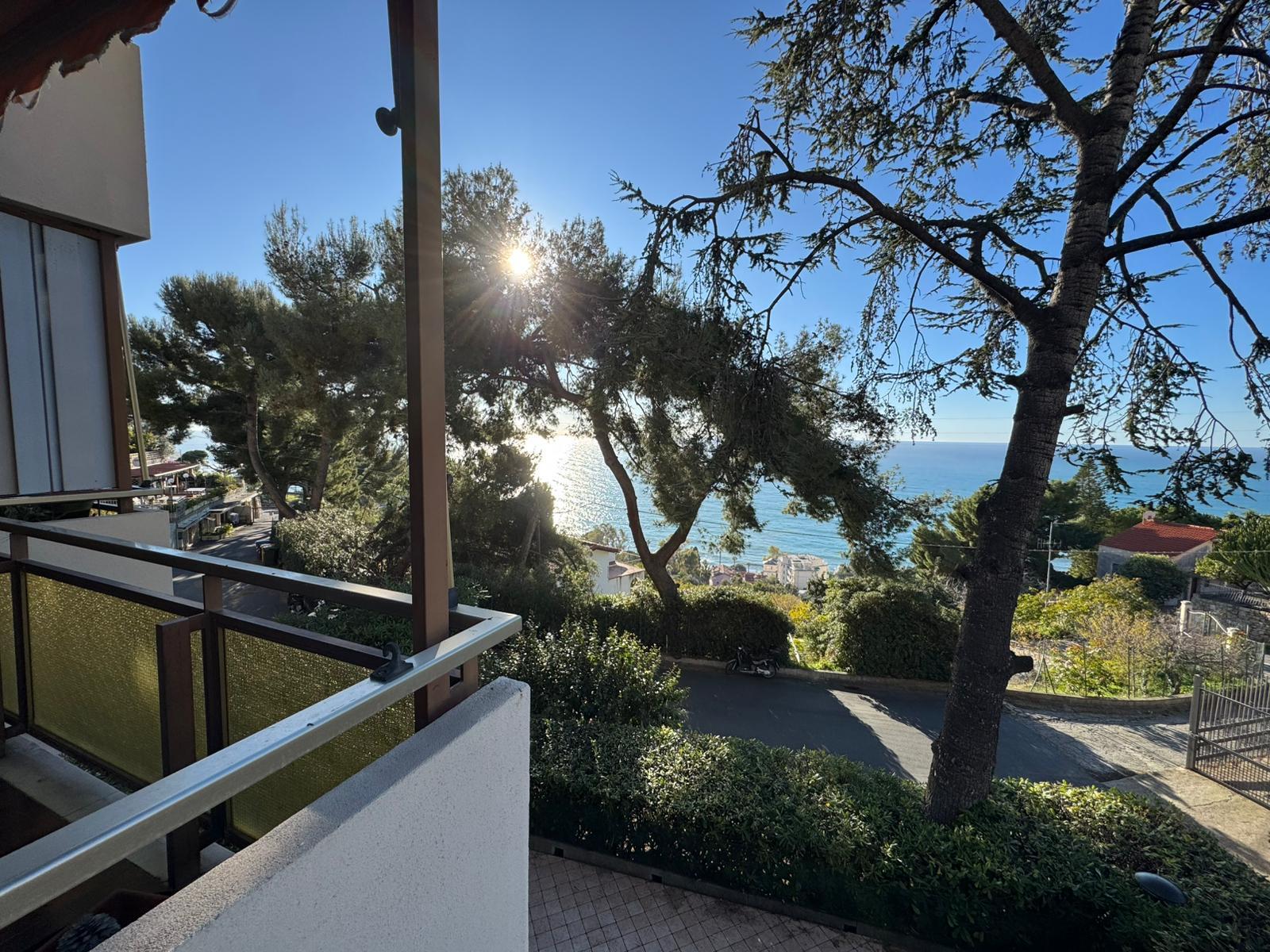 Trilocale vista mare in via val d'olivi 277, San Remo