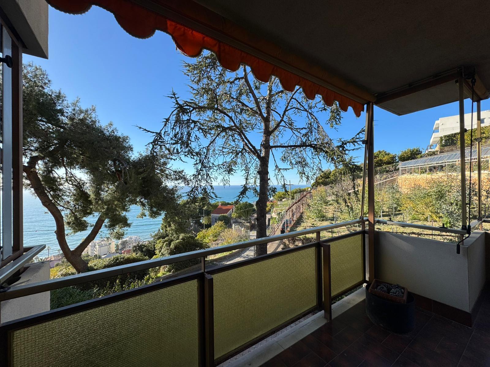 Trilocale vista mare in via val d'olivi 277, San Remo