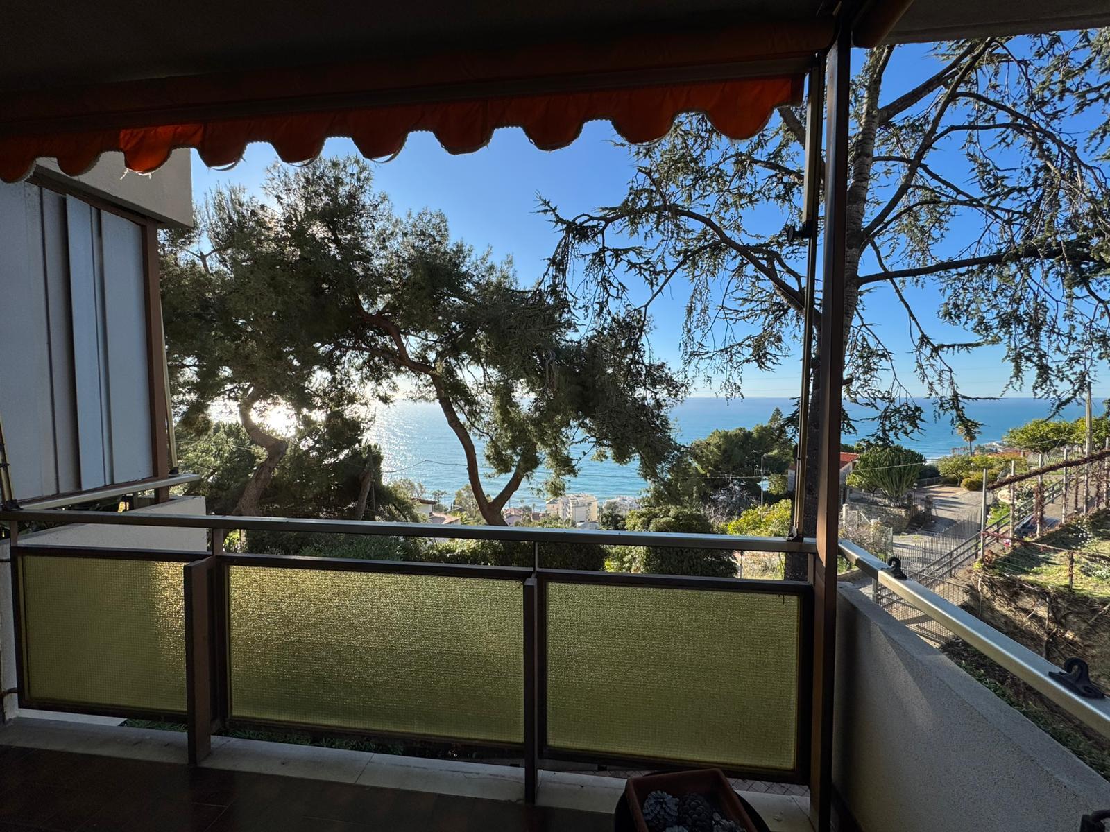 Trilocale vista mare in via val d'olivi 277, San Remo