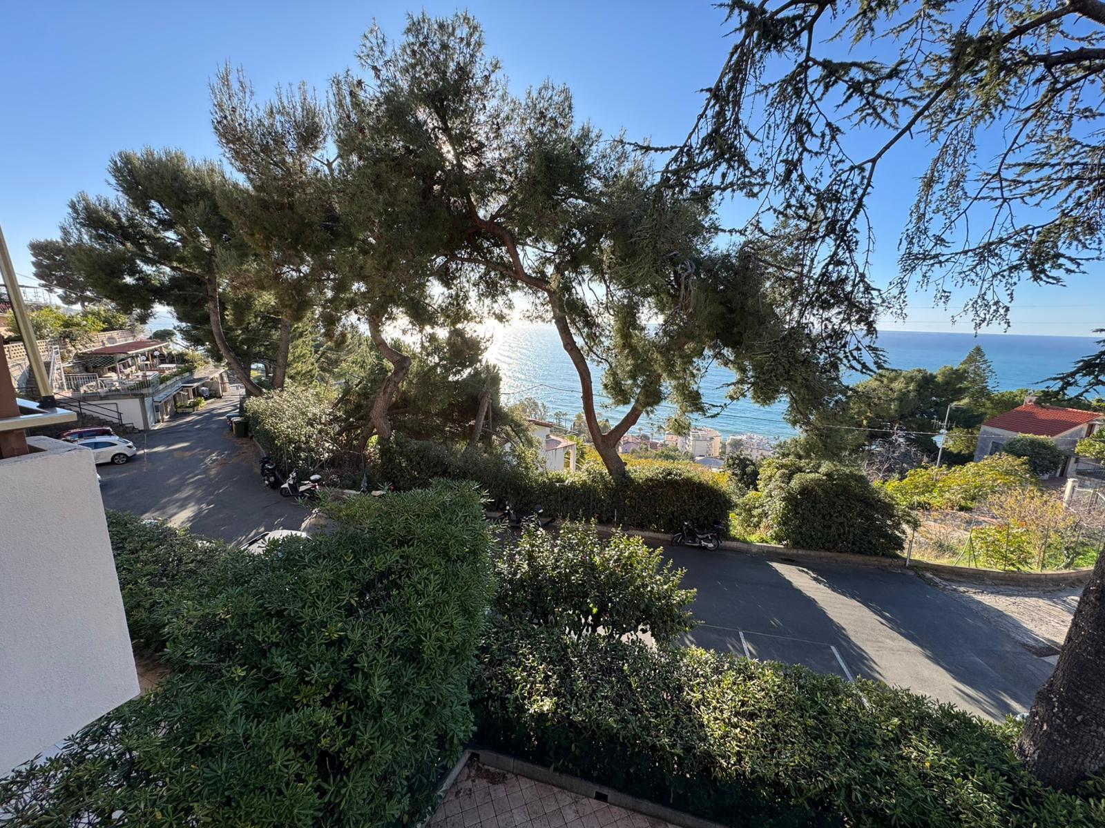 Trilocale vista mare in via val d'olivi 277, San Remo