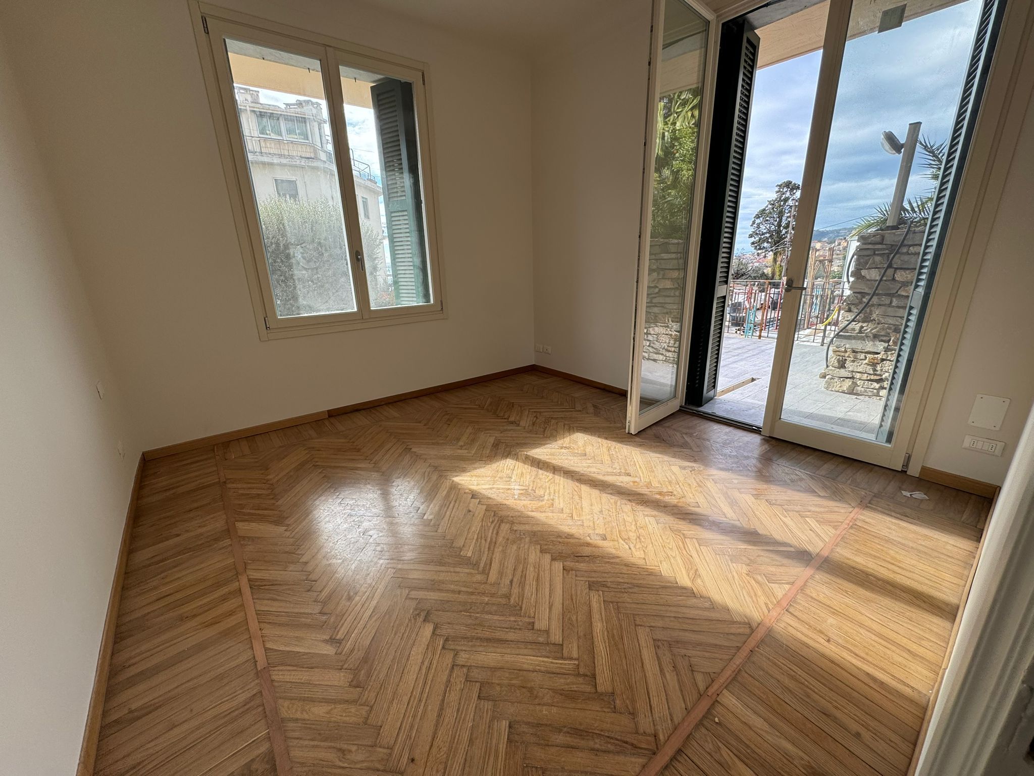 Trilocale con terrazzo in via wolfgang goethe, San Remo