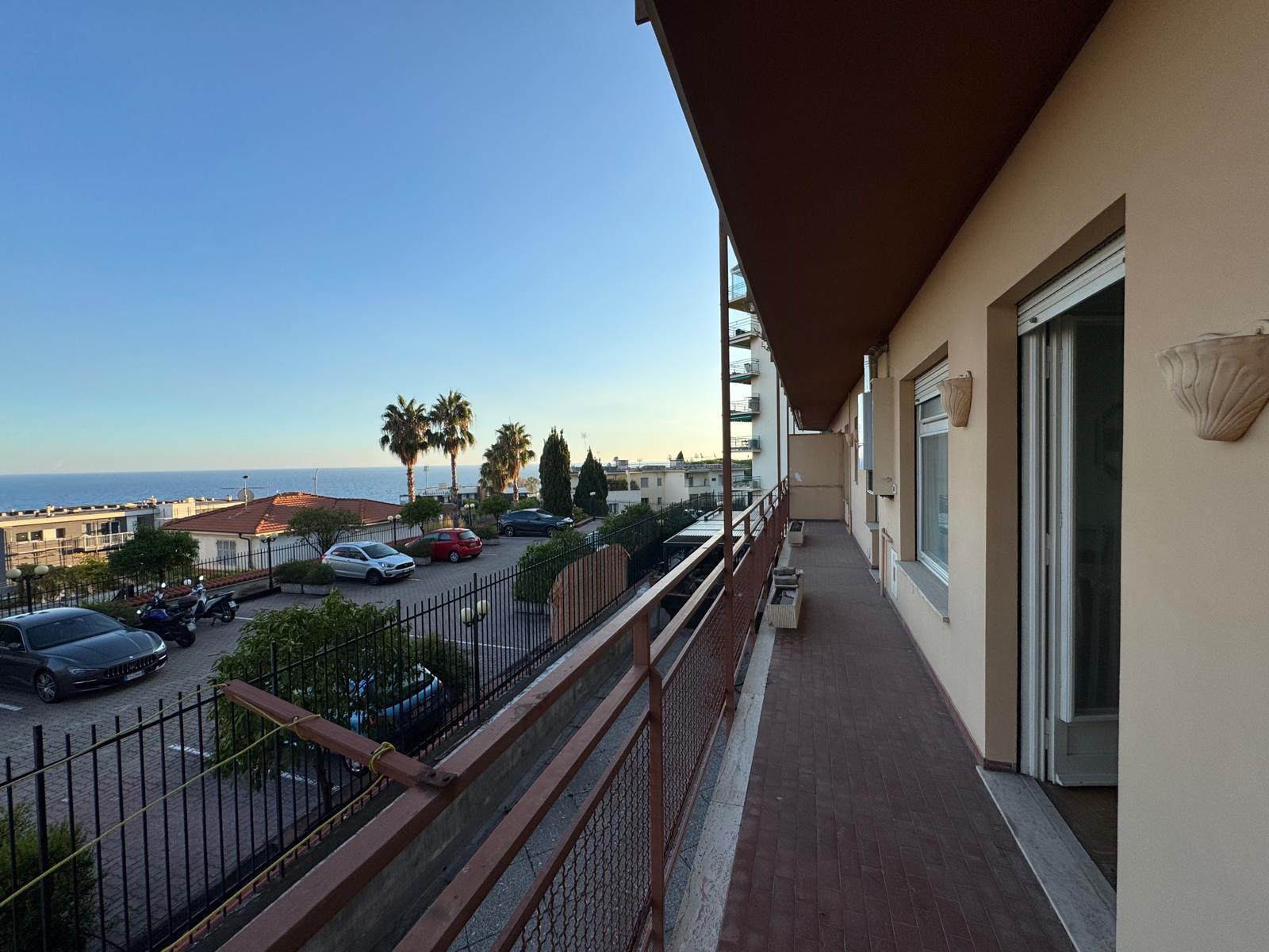 Trilocale vista mare in via padre semeria 101, San Remo