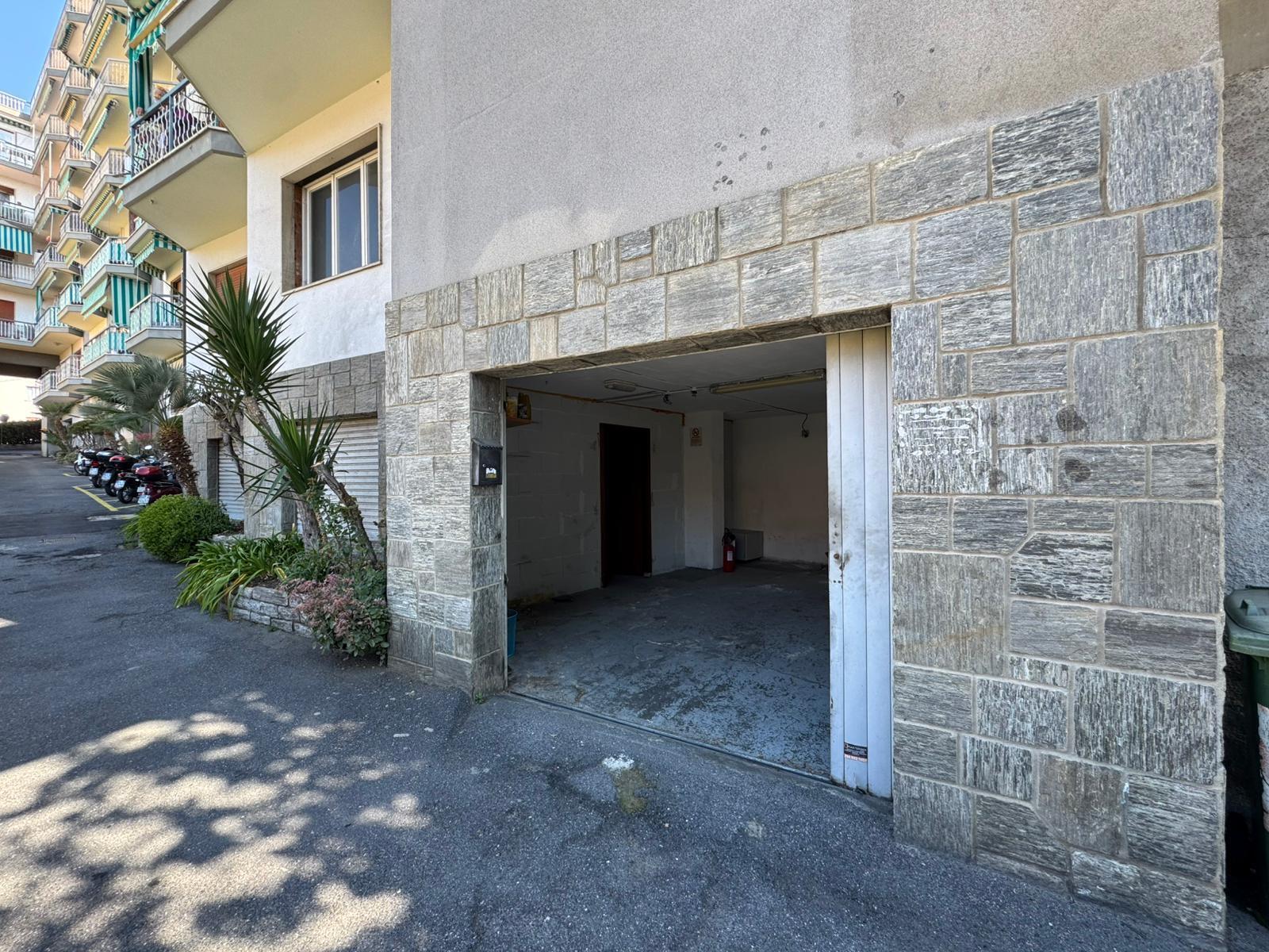 Magazzino da ristrutturare in via lamarmora 92, San Remo