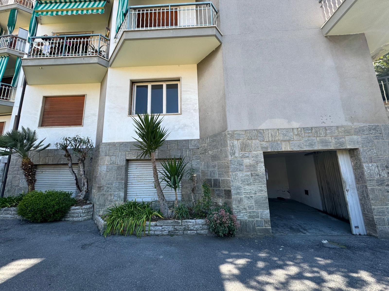 Magazzino da ristrutturare in via lamarmora 92, San Remo