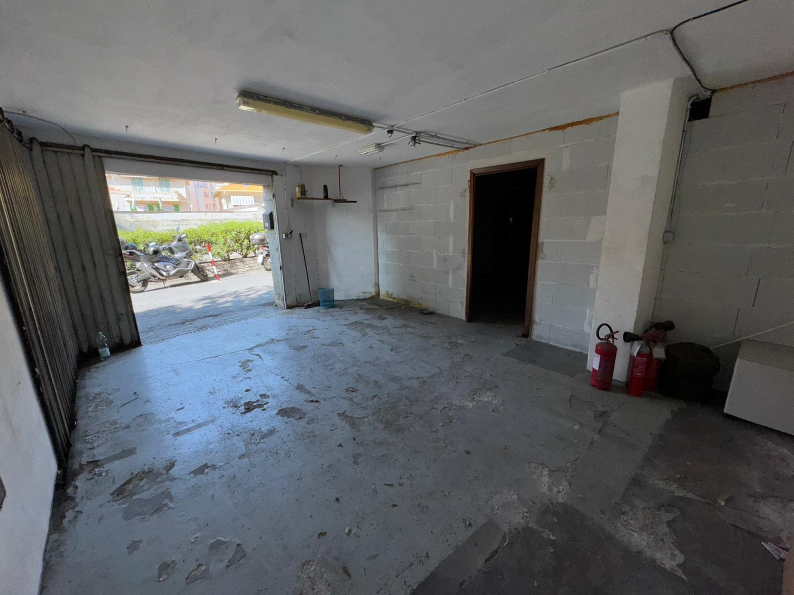 Magazzino da ristrutturare in via lamarmora 92, San Remo