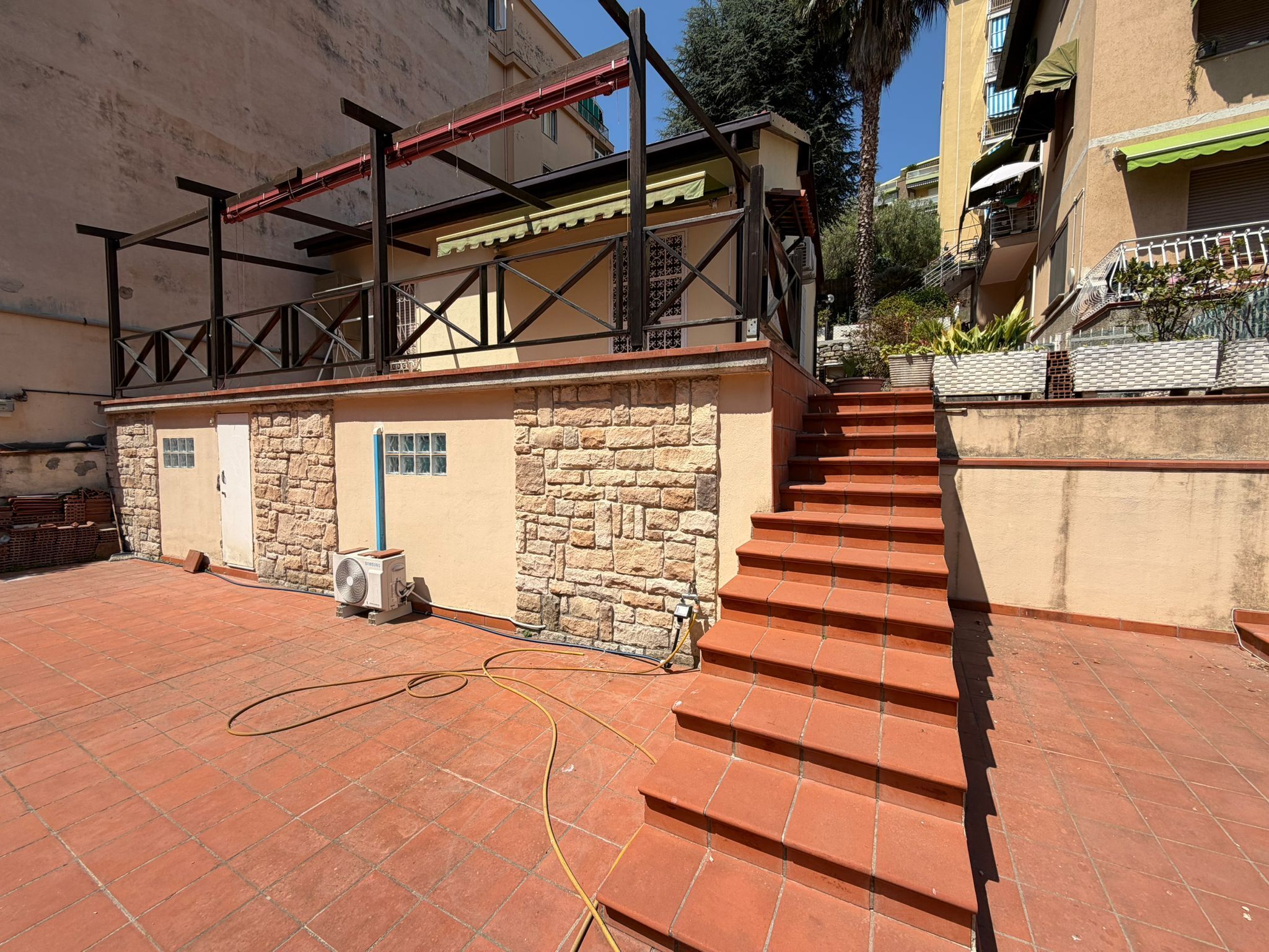 Casa indipendente con terrazzi in strada san martino 59, San Remo