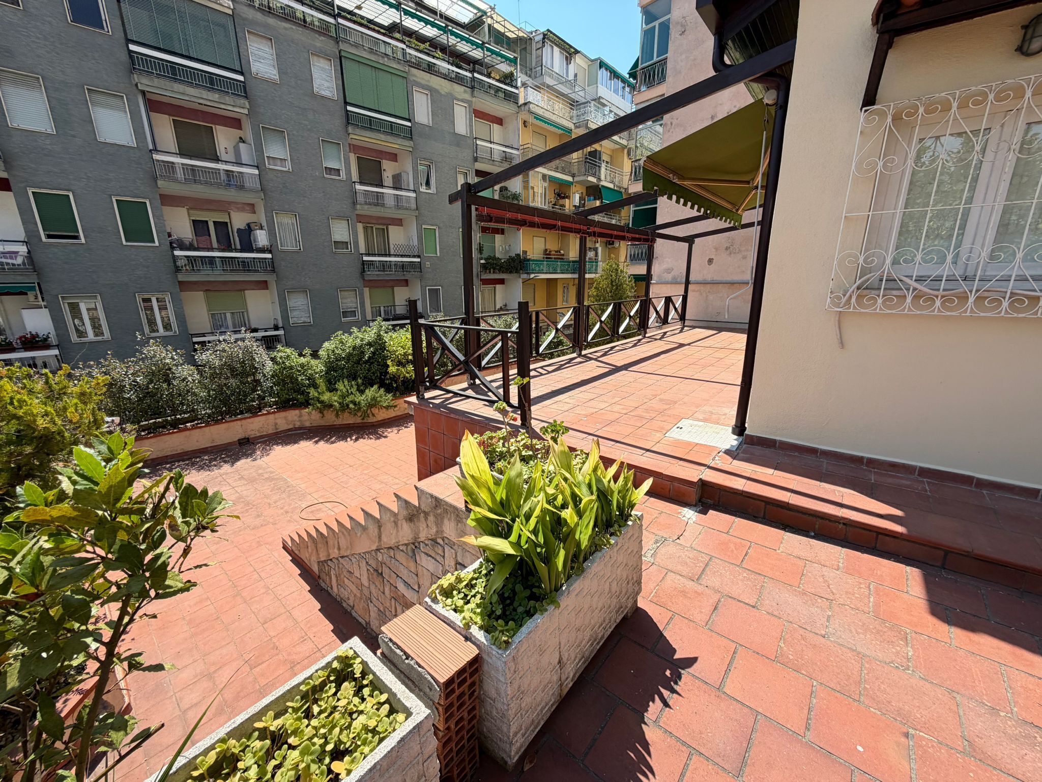 Casa indipendente con terrazzi in strada san martino 59, San Remo
