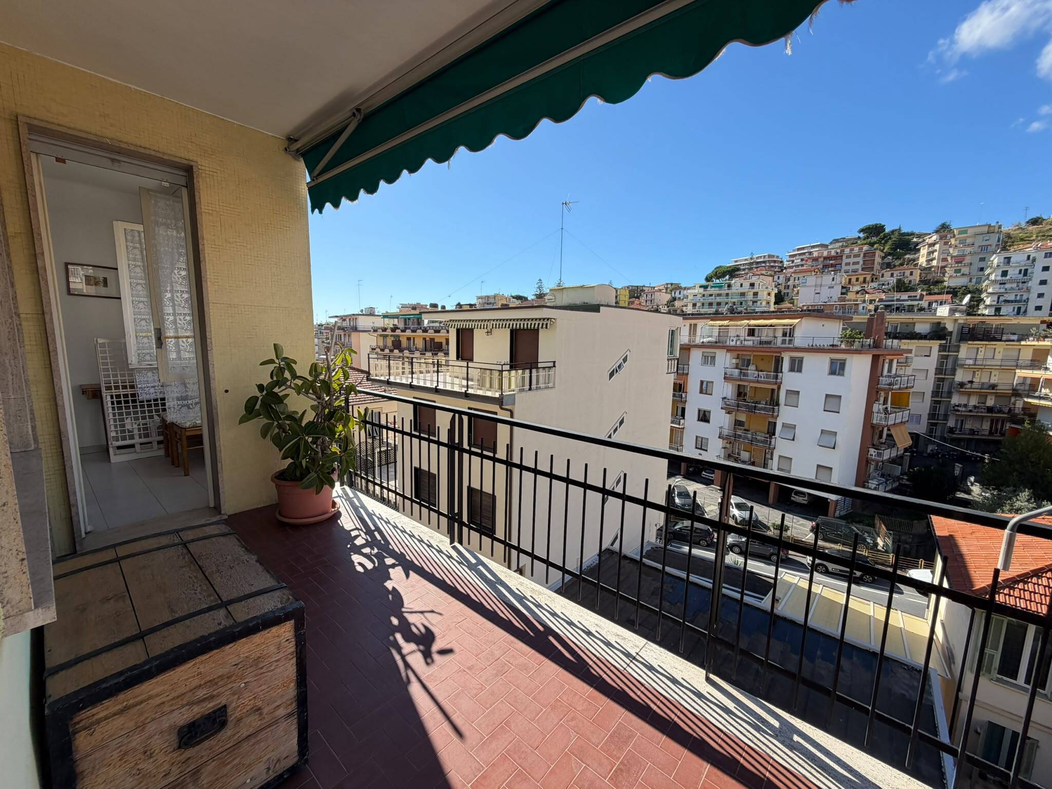 Trilocale con terrazzo in via lamarmora, San Remo