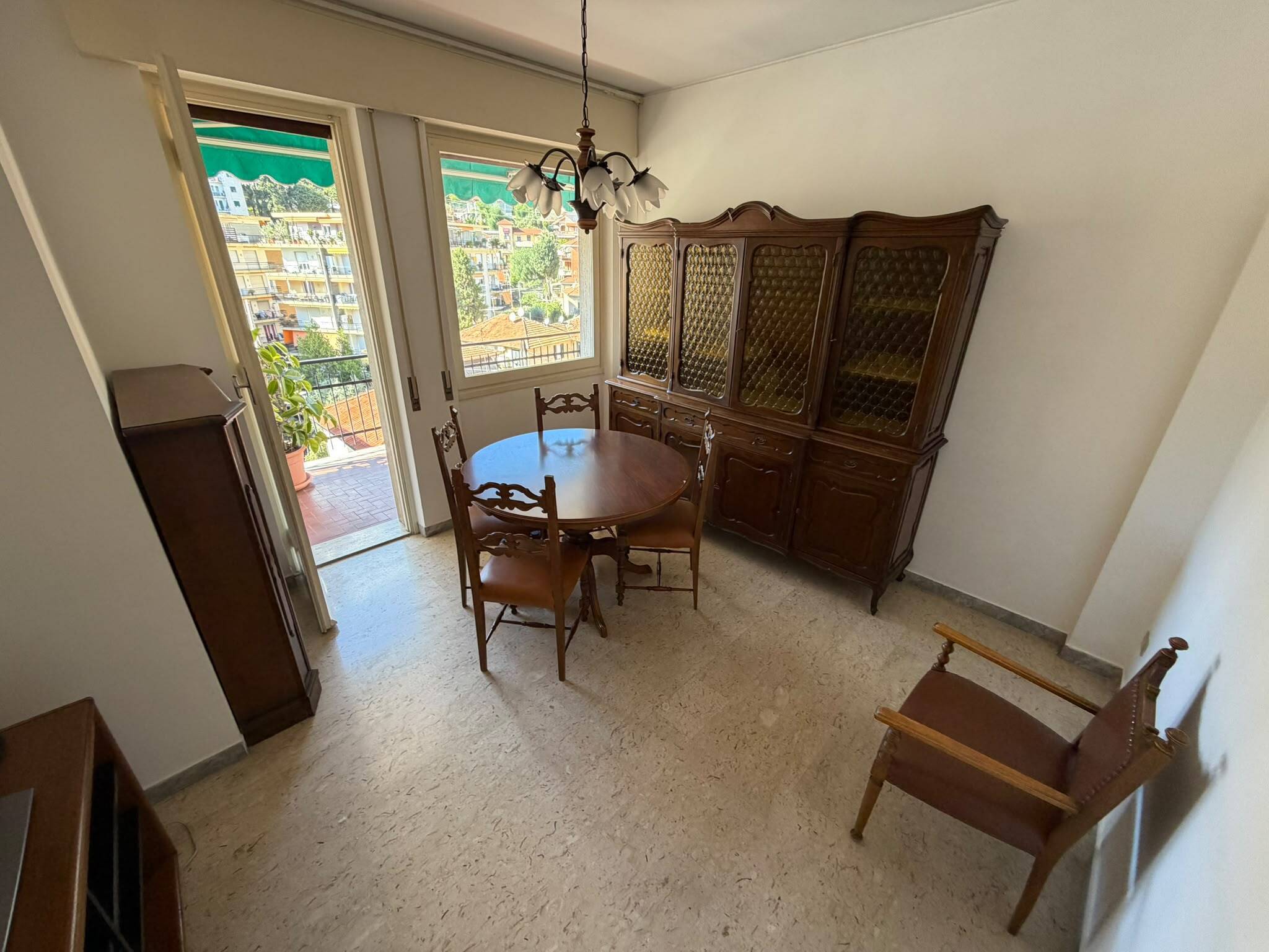 Trilocale con terrazzo in via lamarmora, San Remo