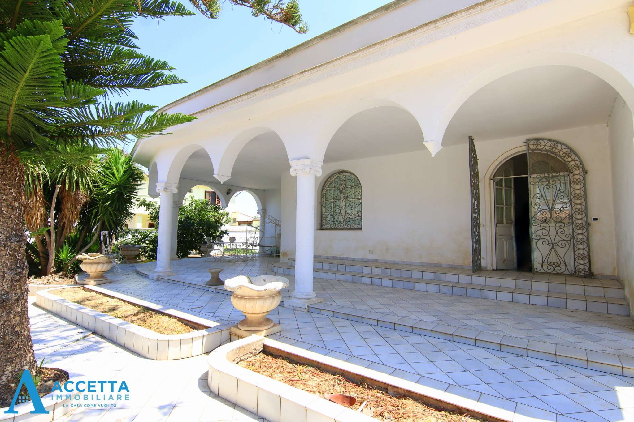 Villa con giardino in via fior di salvia 8, Taranto