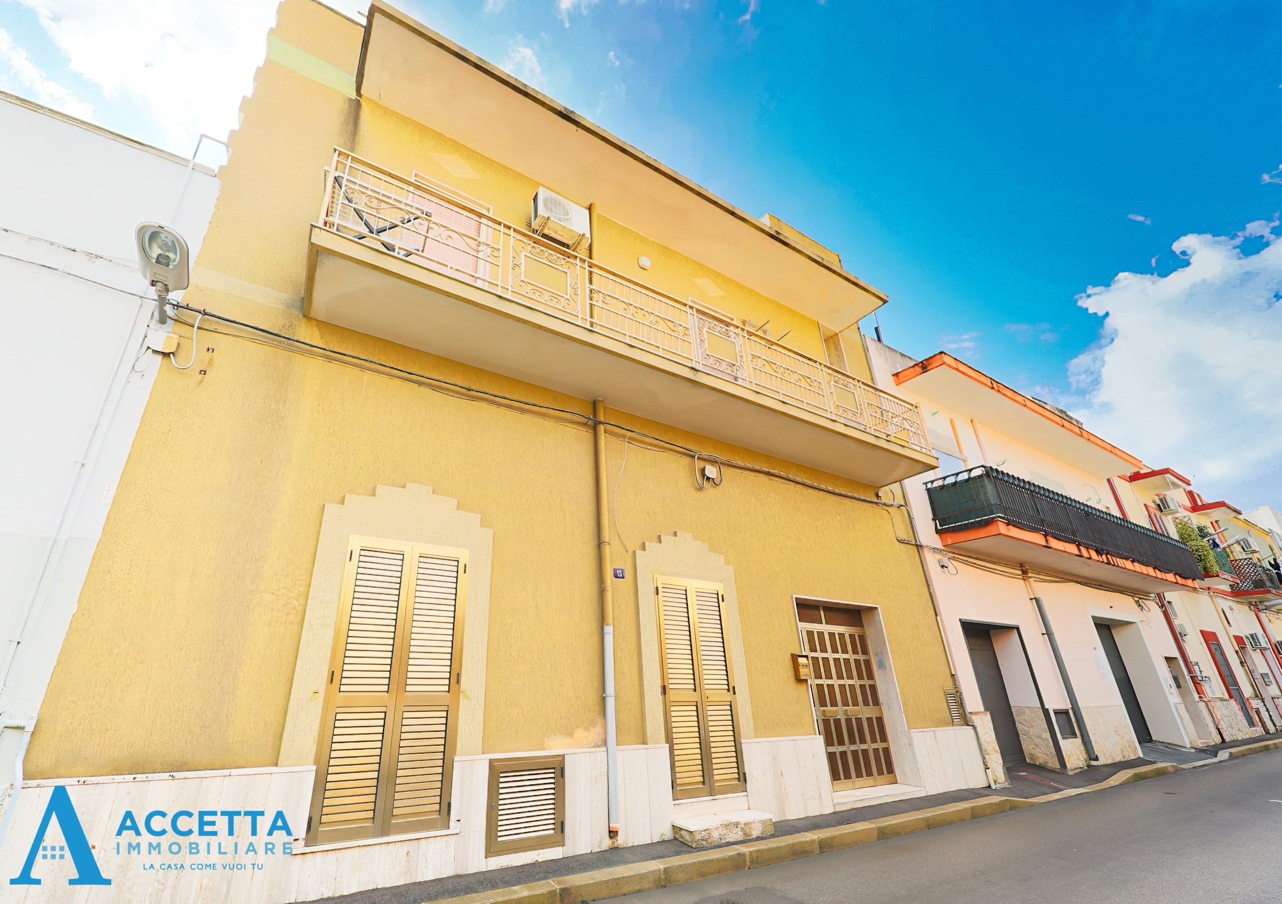 Stabile/Palazzo con giardino in via giuseppe garibaldi 15, Taranto