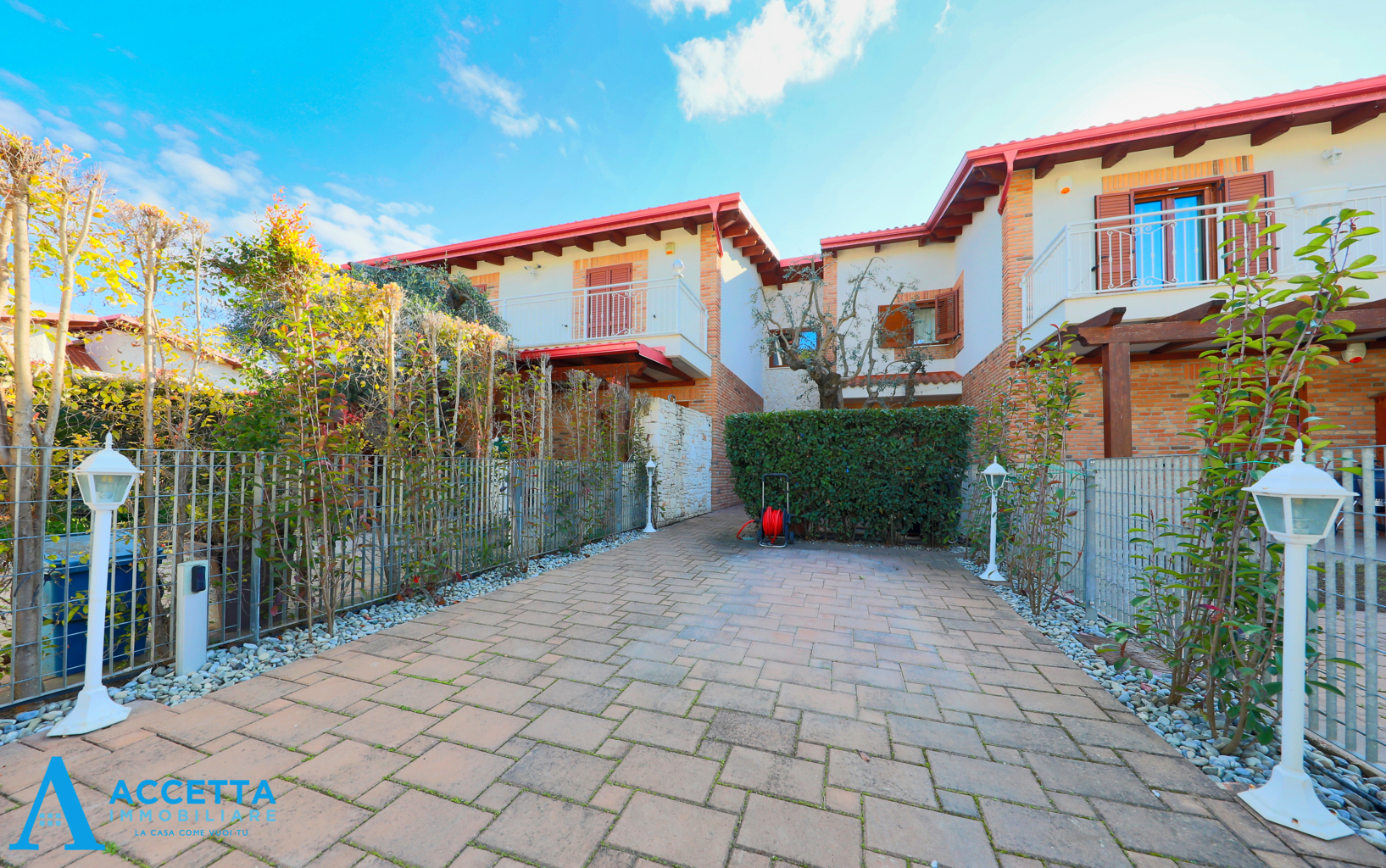 Casa indipendente con giardino in via pesce martello 14, Taranto