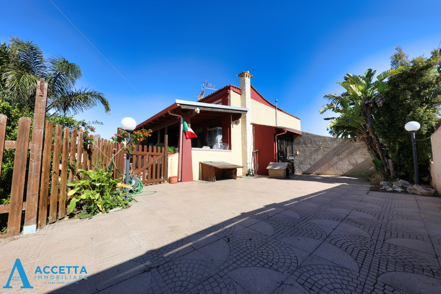 Villa con giardino in via razze 11, Taranto