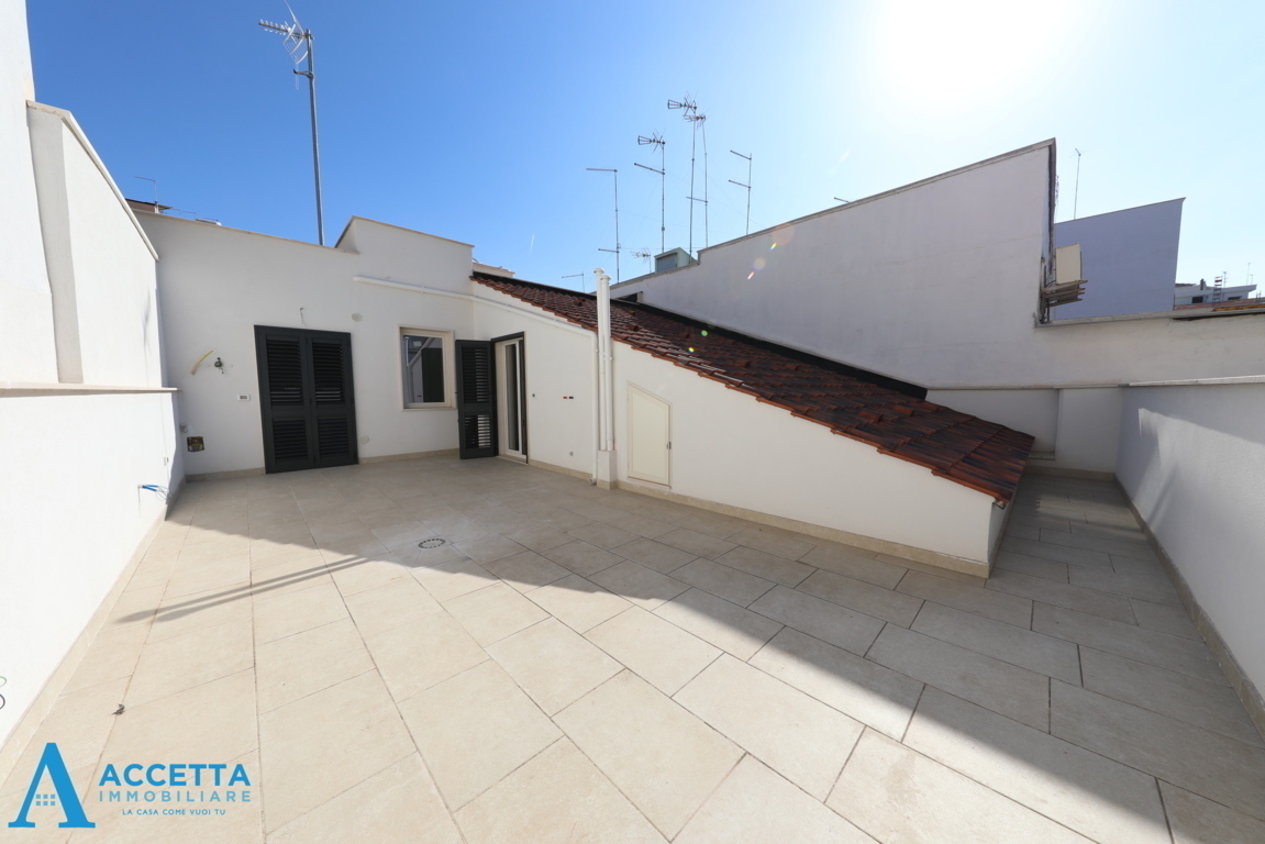Attico con terrazzo in via duca di genova 34, Taranto