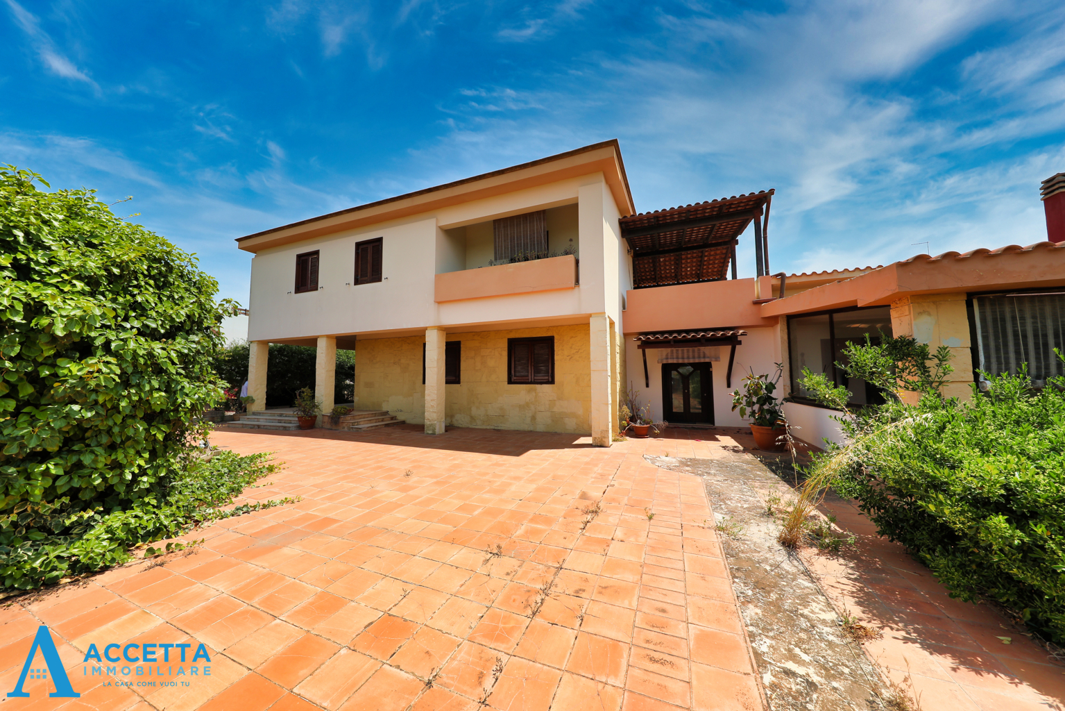 Villa con giardino in via del faro 177, Taranto