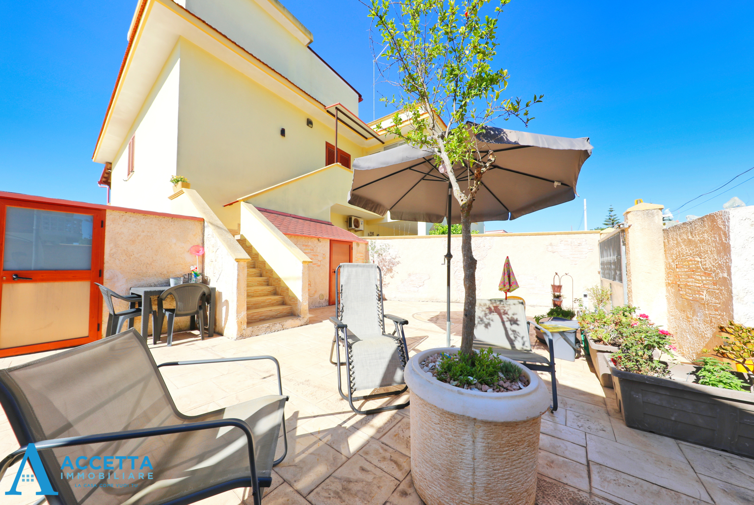 Villa con giardino in via fior di eucalipto 26, Taranto