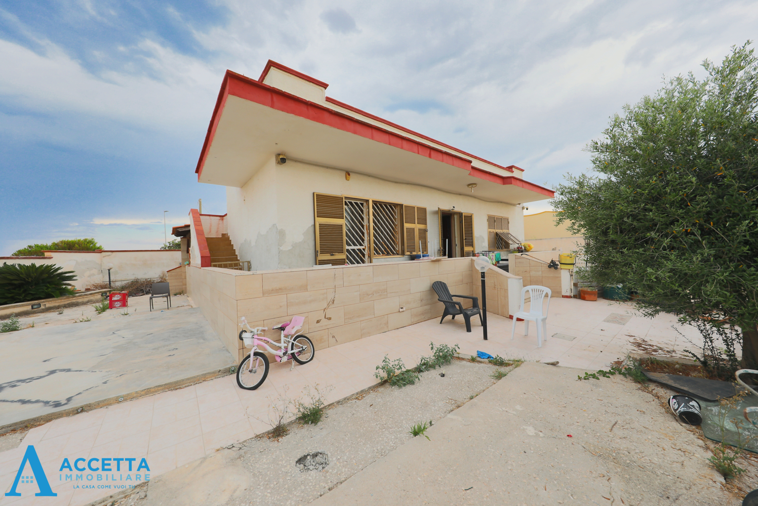 Villa con giardino in via motovedette 24, Taranto