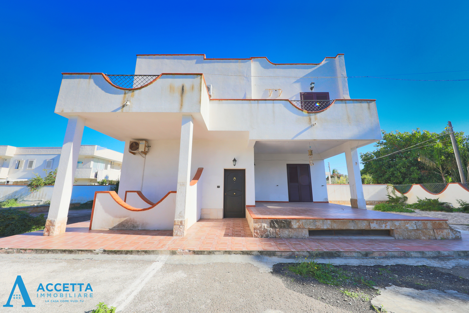 Villa con giardino in via calata rinella 21, Taranto