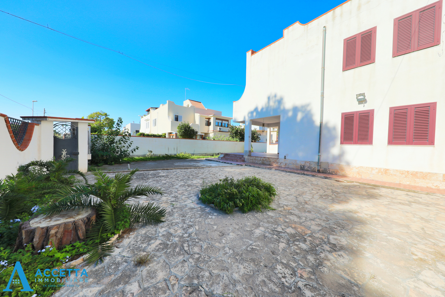 Villa con giardino in via calata rinella 21, Taranto