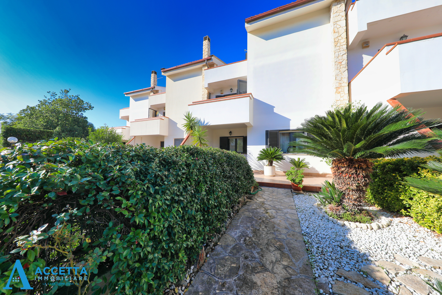 Villa con giardino in via cantoni 20, Taranto