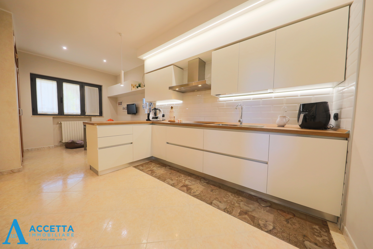 Villa con giardino in via cantoni 20, Taranto