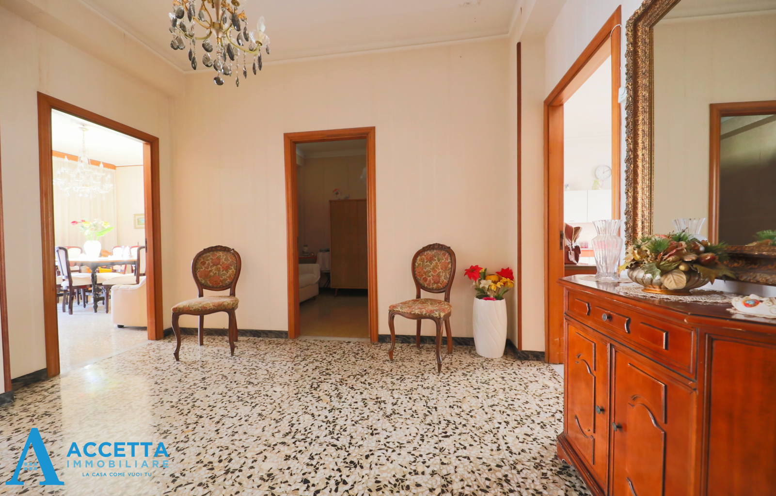 Trilocale da ristrutturare in via elio 56, Taranto