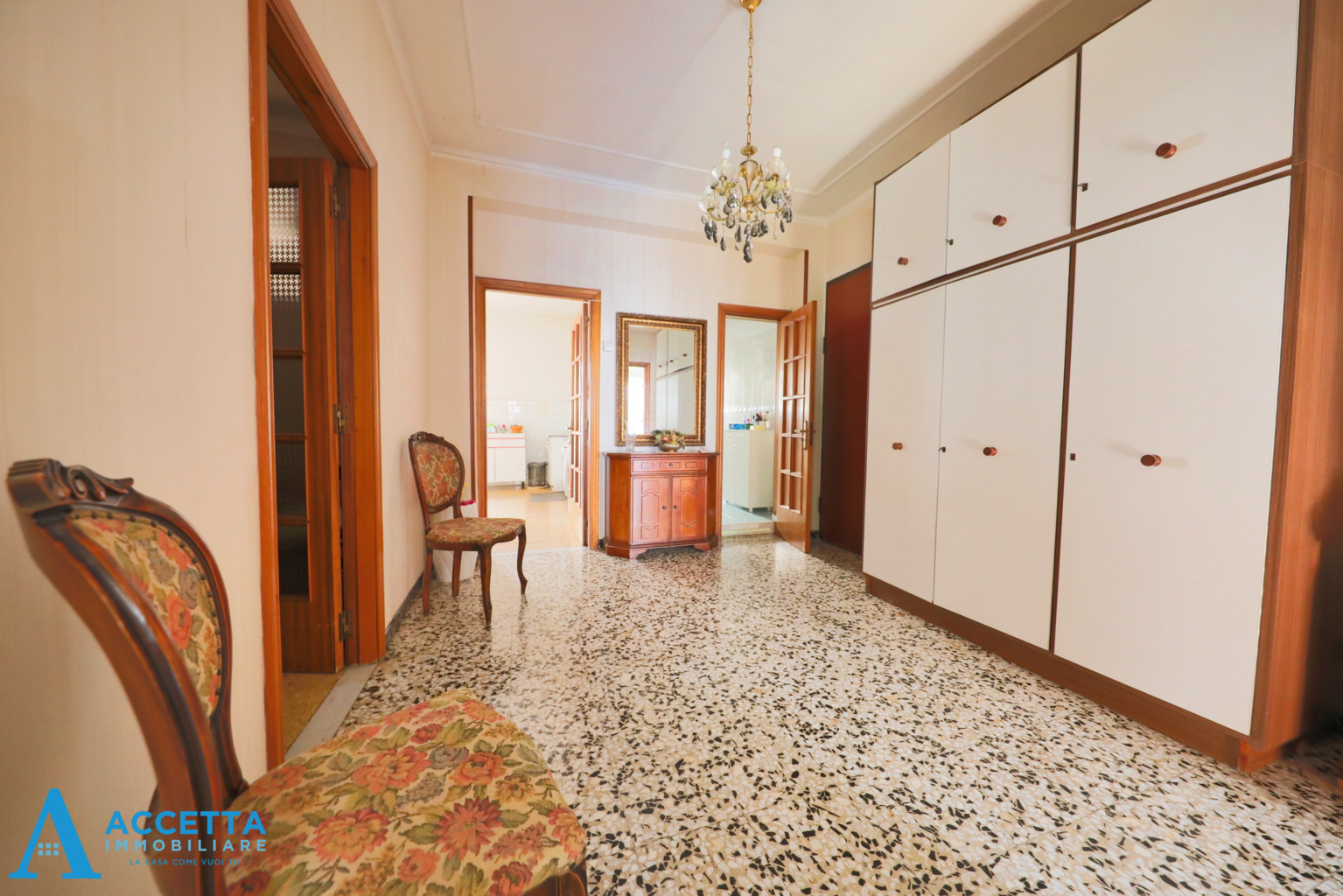 Trilocale da ristrutturare in via elio 56, Taranto